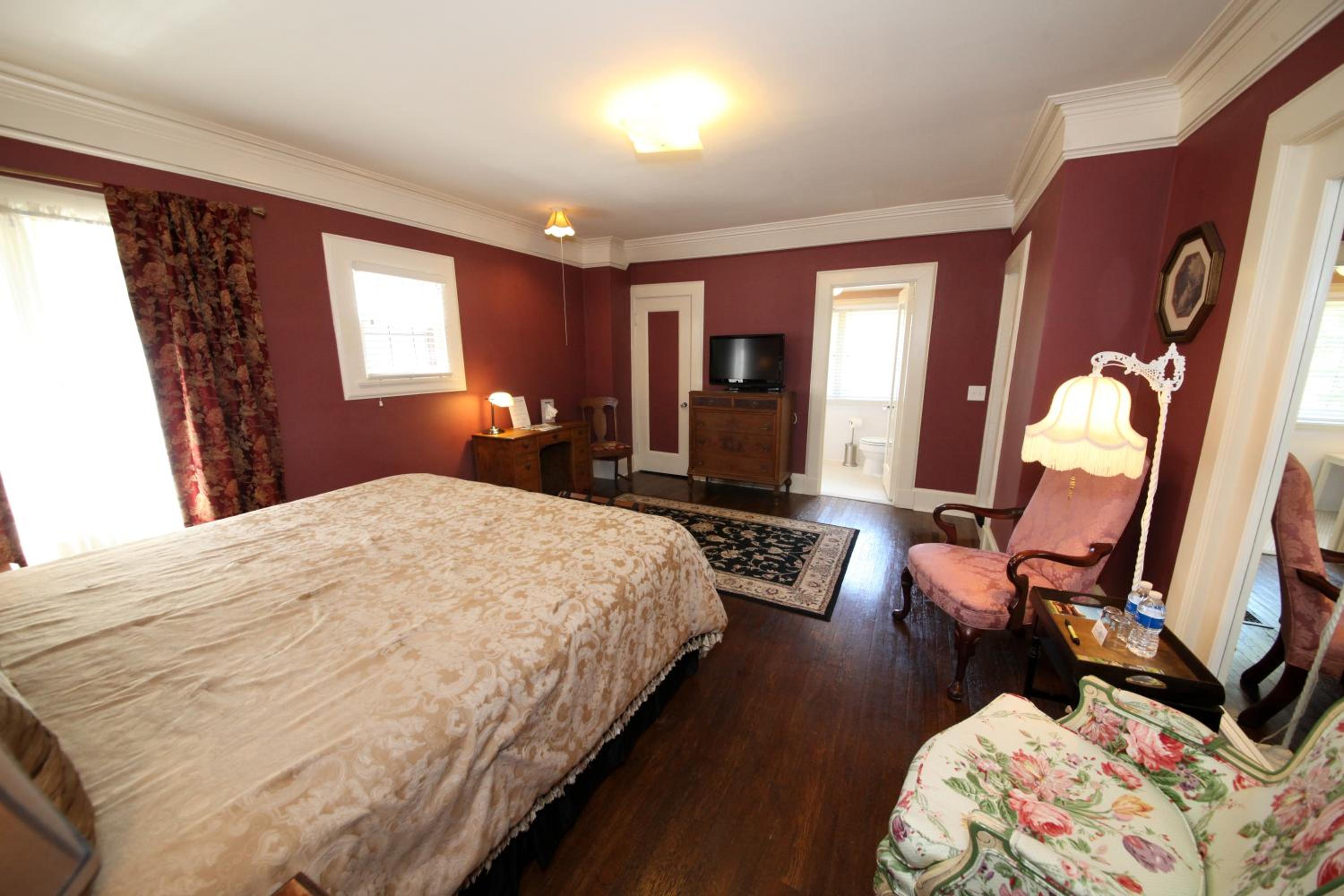 Deluxe King Room (Lady Ann) photo 3