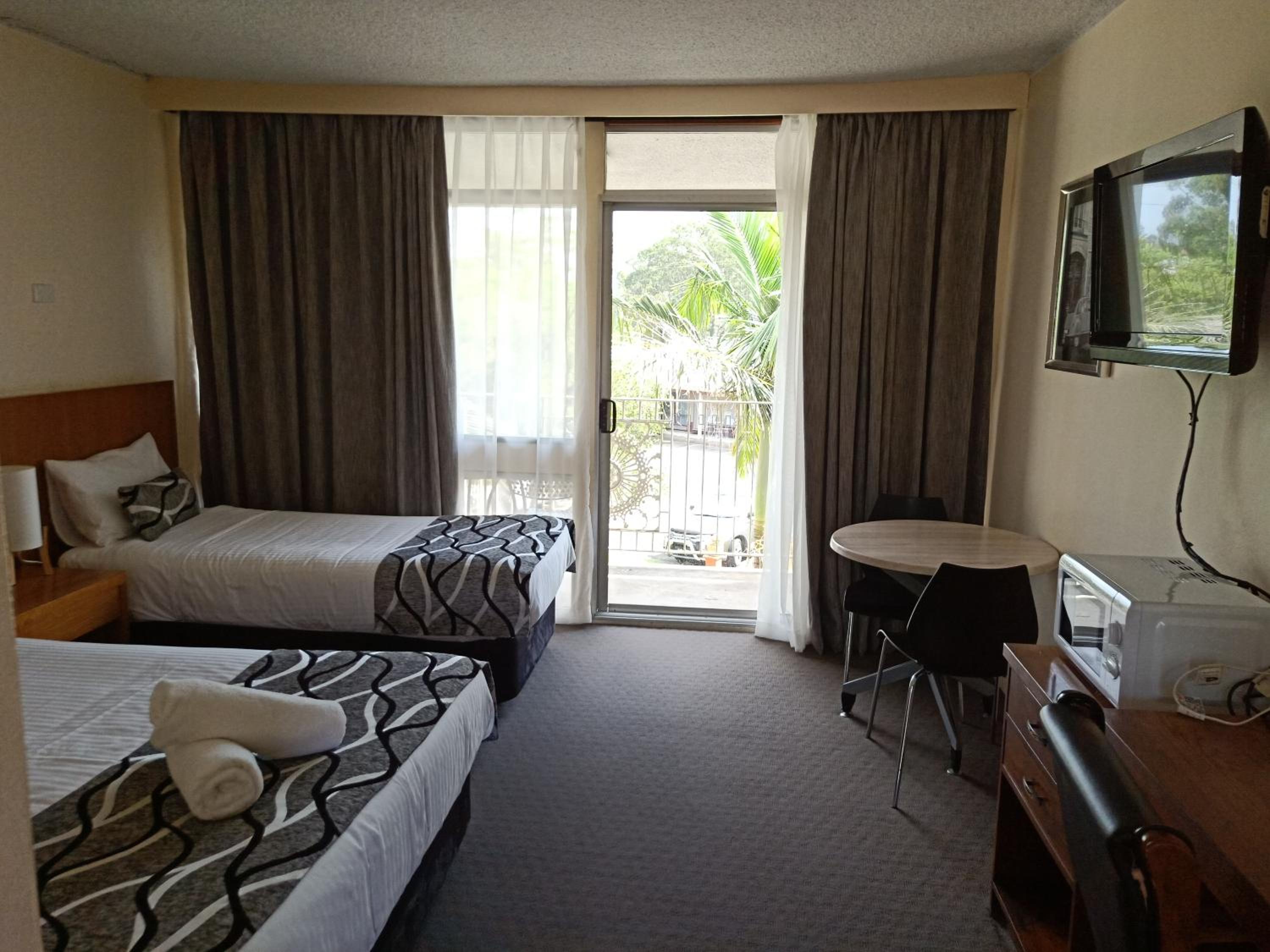 Standard Double or Twin Room - Photo 5