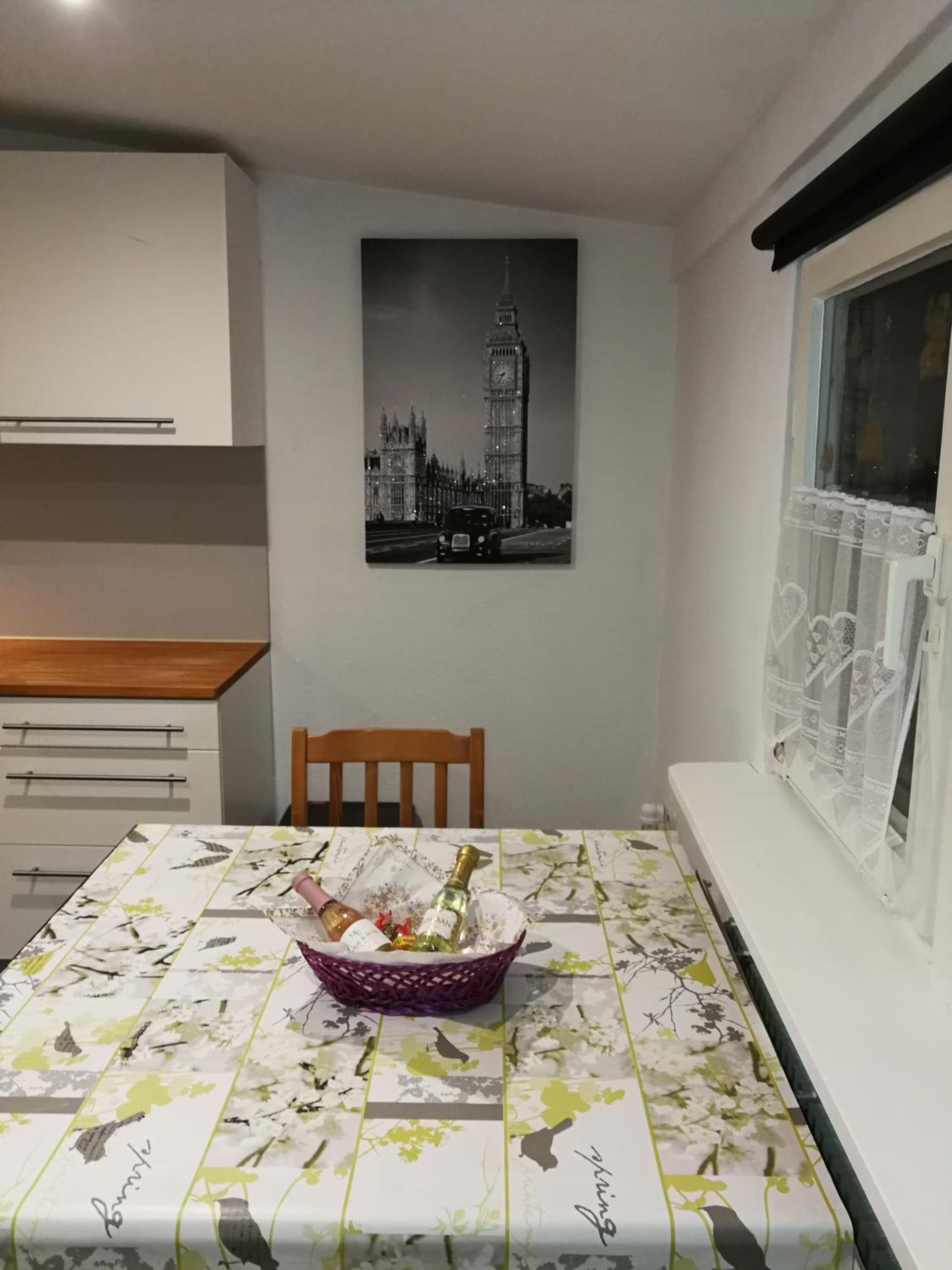 Apartment photo 2