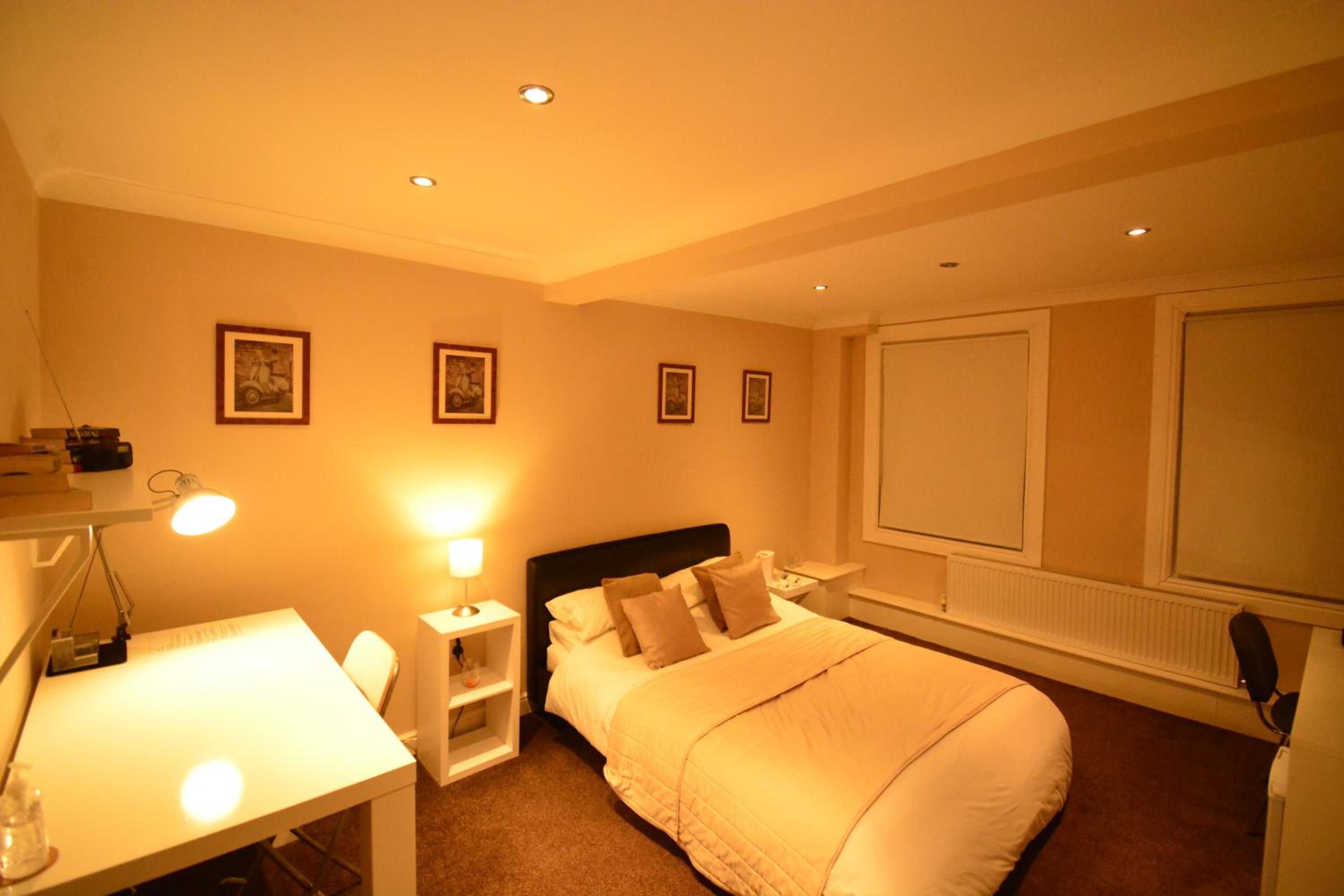 Deluxe King Room - Photo 2