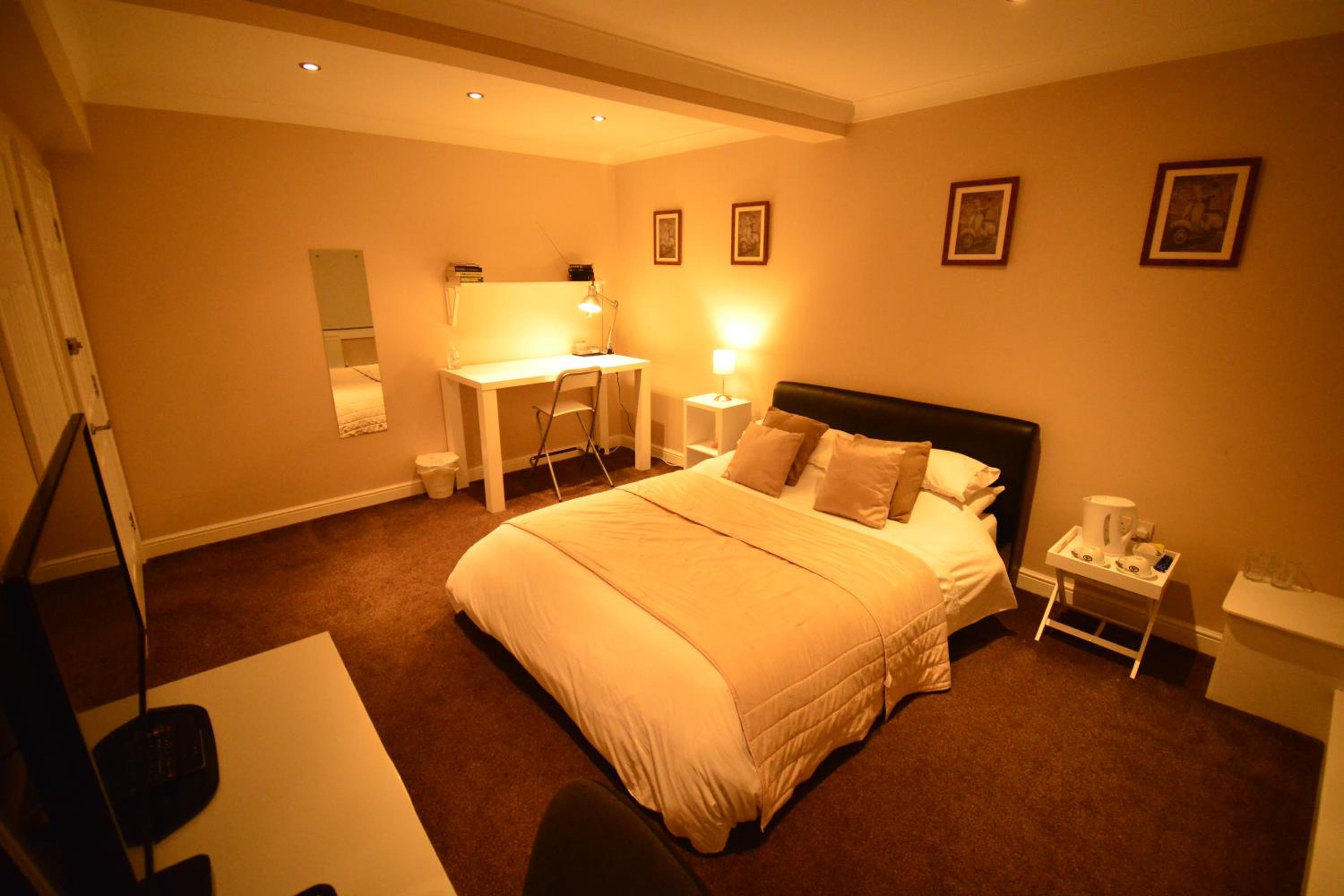 Deluxe King Room - Photo 1