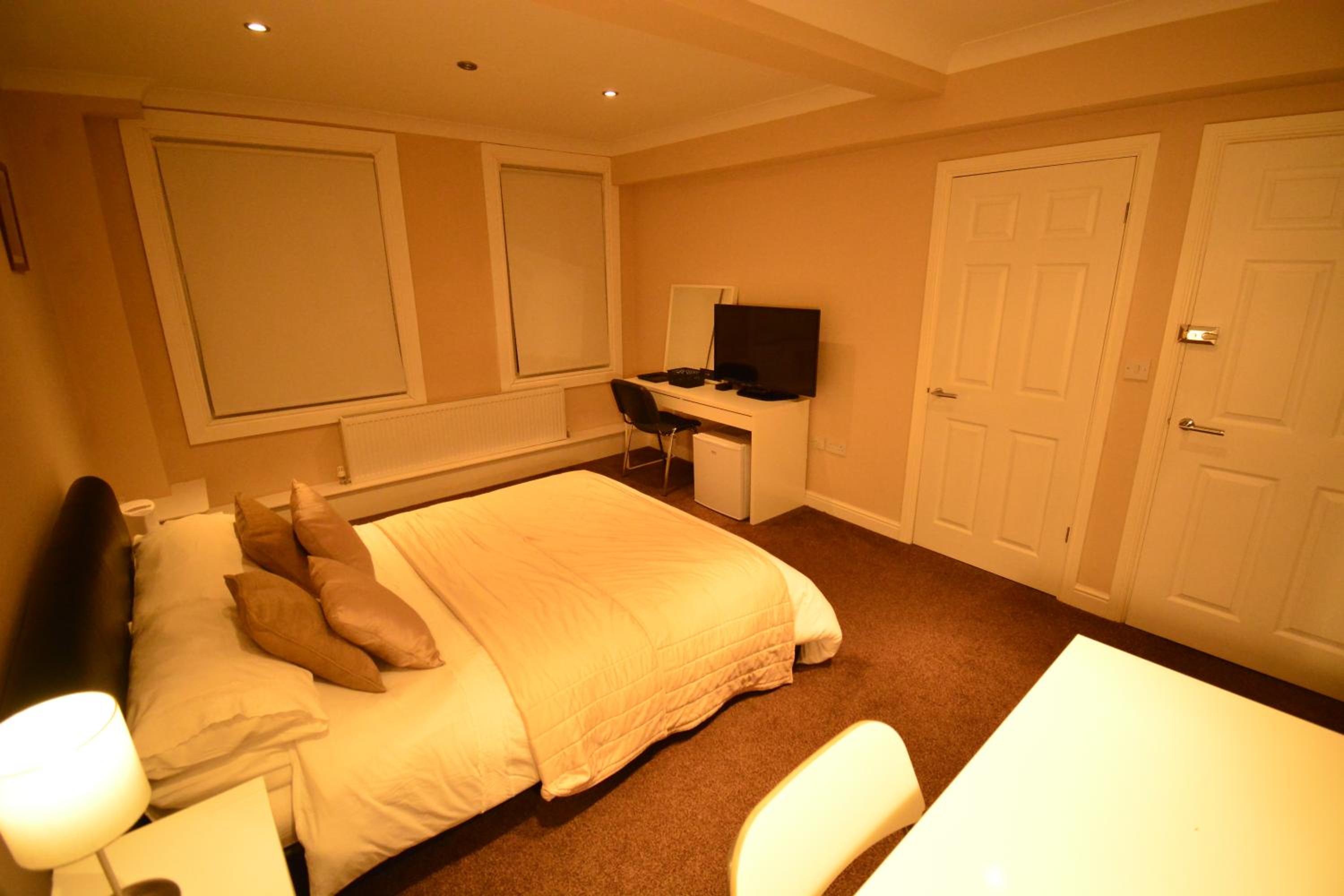 Deluxe King Room - Photo 3