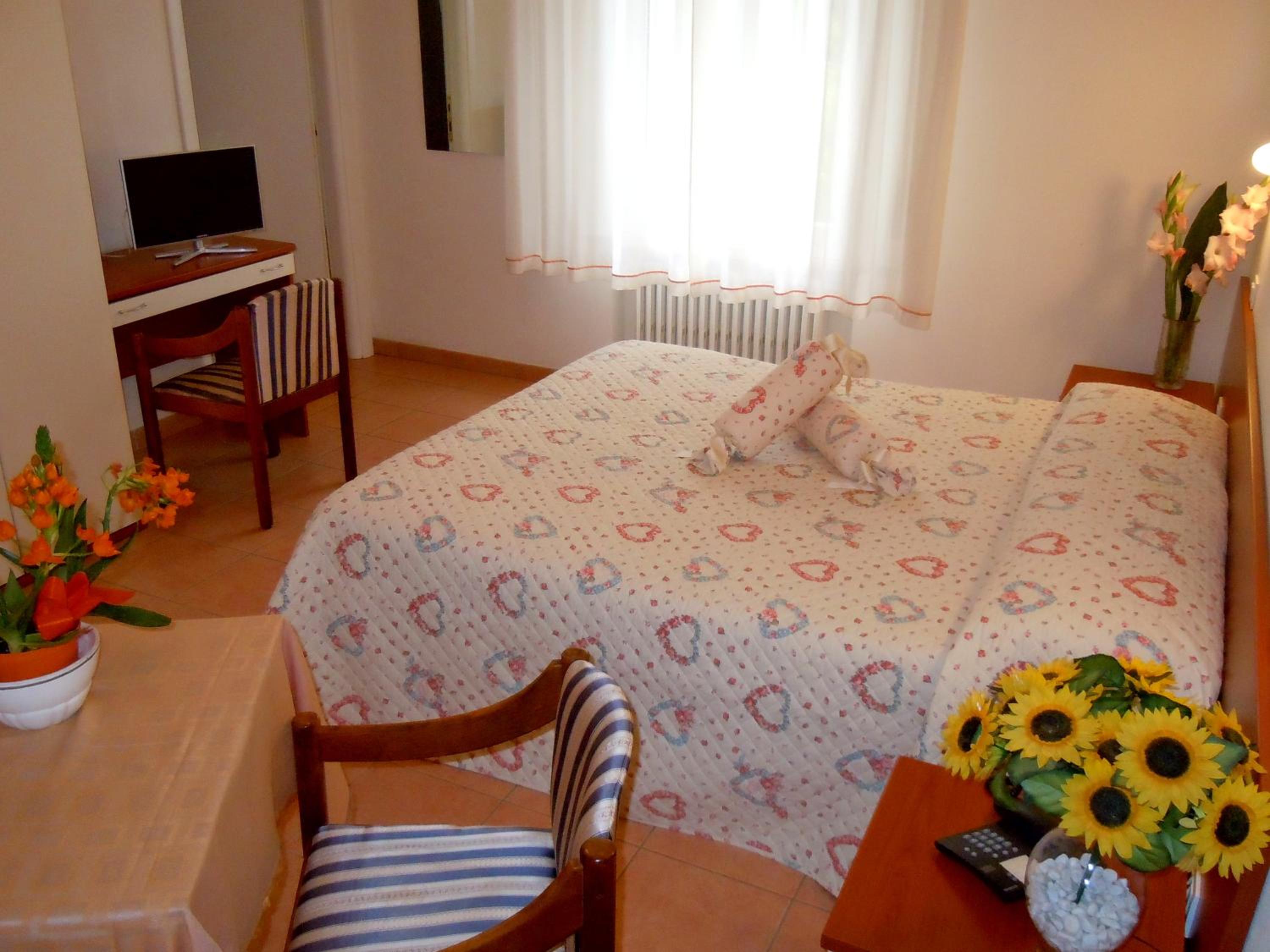 Double or Twin Room - Photo 2
