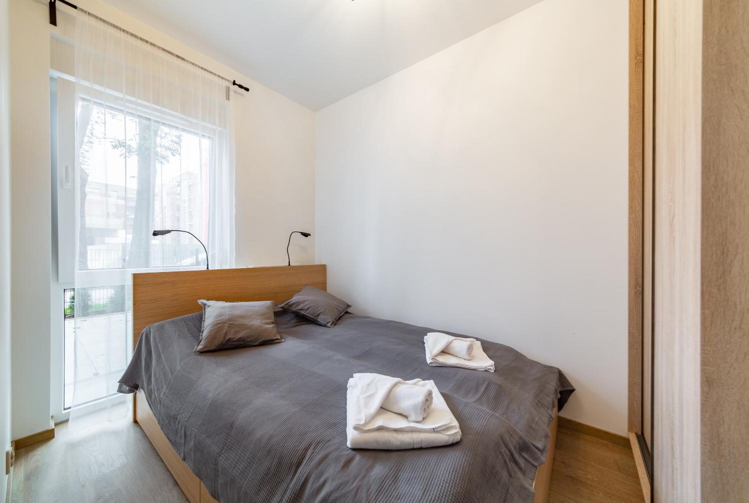 One-Bedroom Apartment - Photo 2
