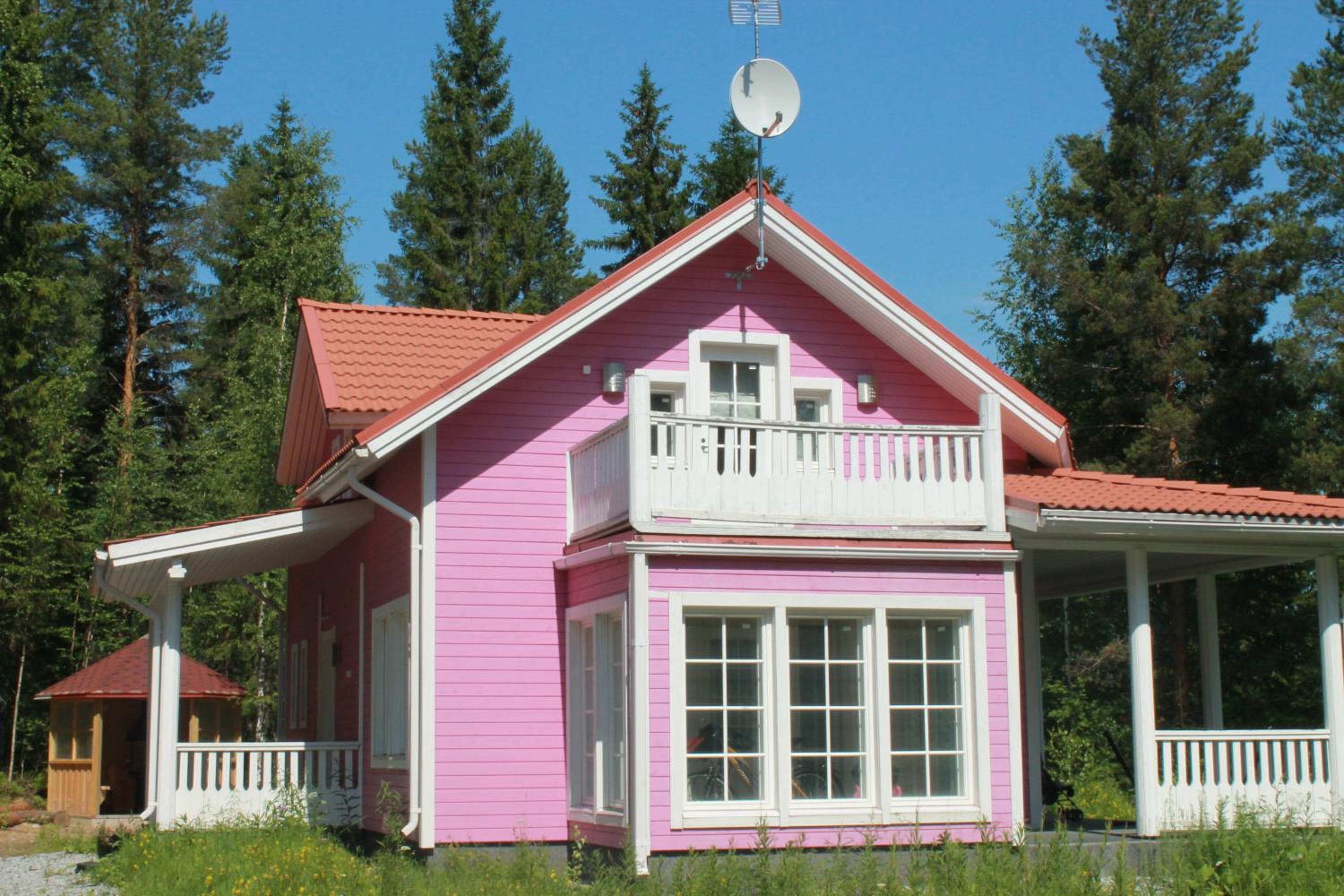 Three-Bedroom House - Photo 2