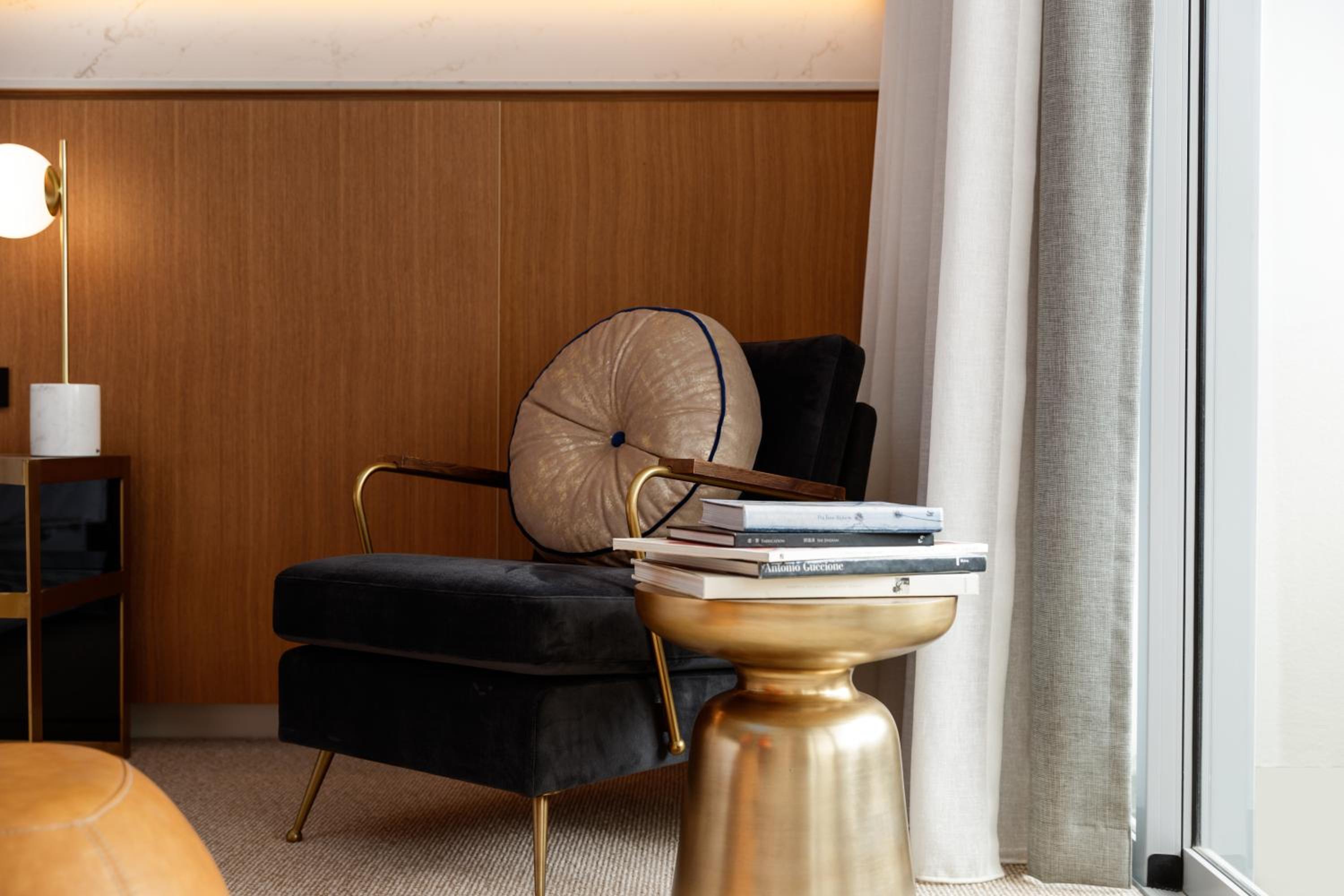 Resort Suite - Photo 2