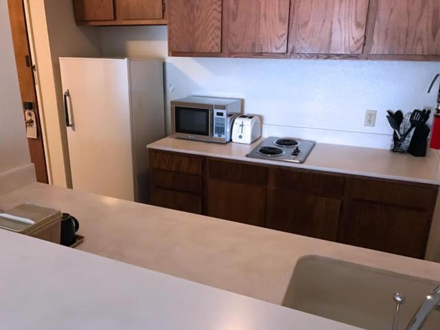 Deluxe King Suite - Photo 12