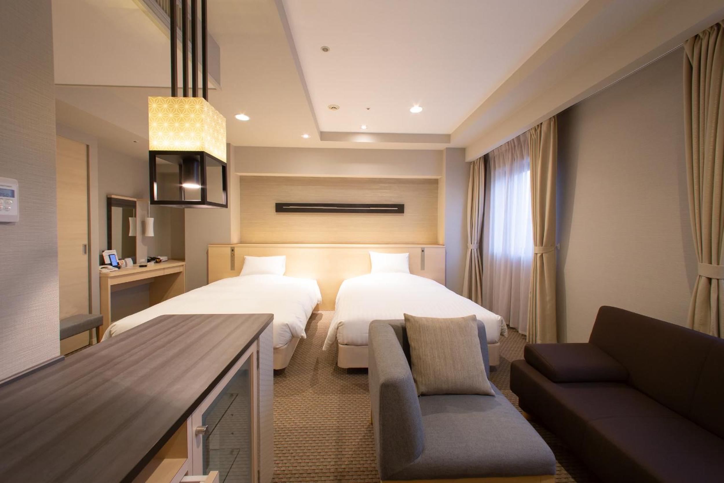 Deluxe Twin Room with Sofa Bed - Non-Smoking photo 2