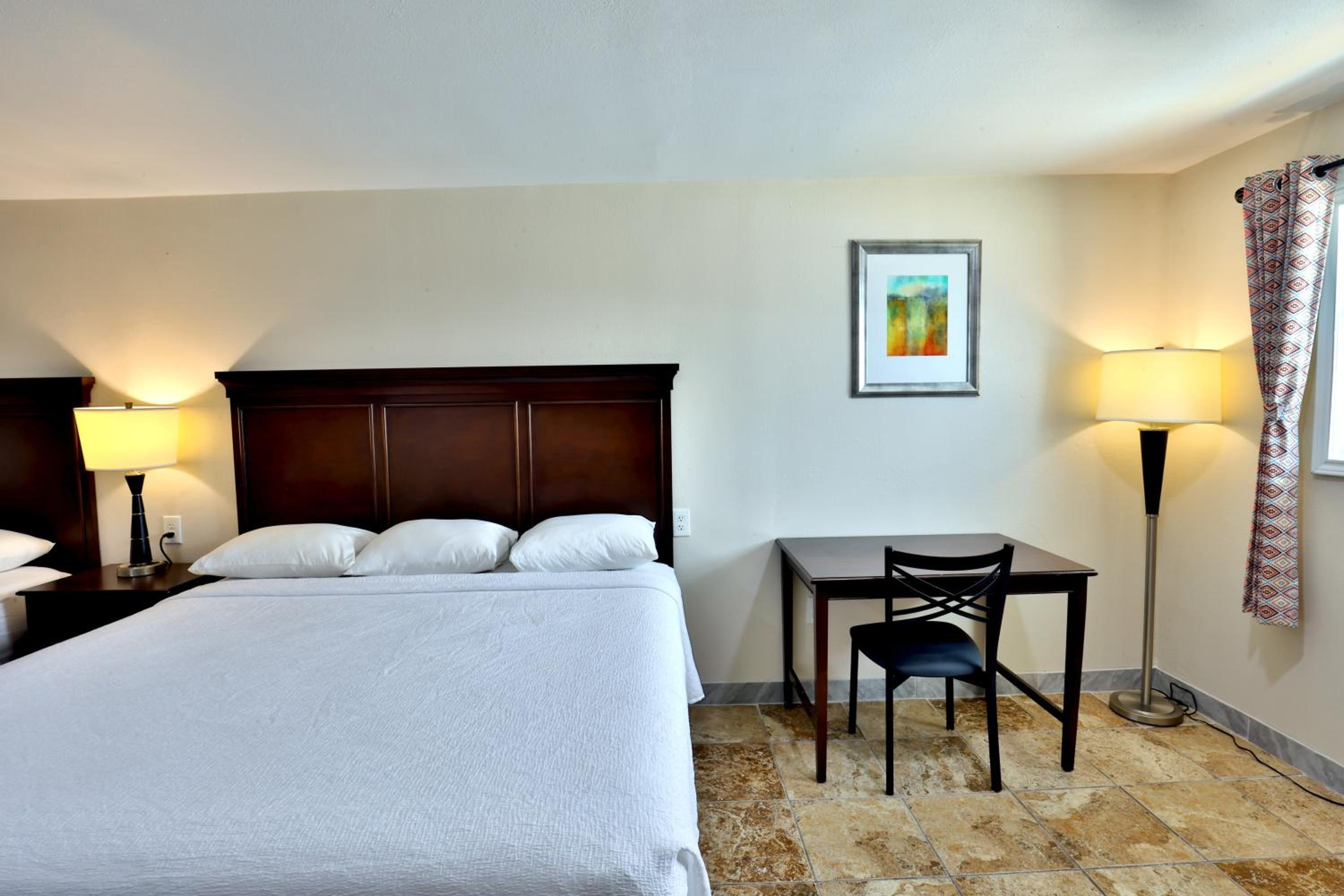 King Bed Non-Smoking photo 2