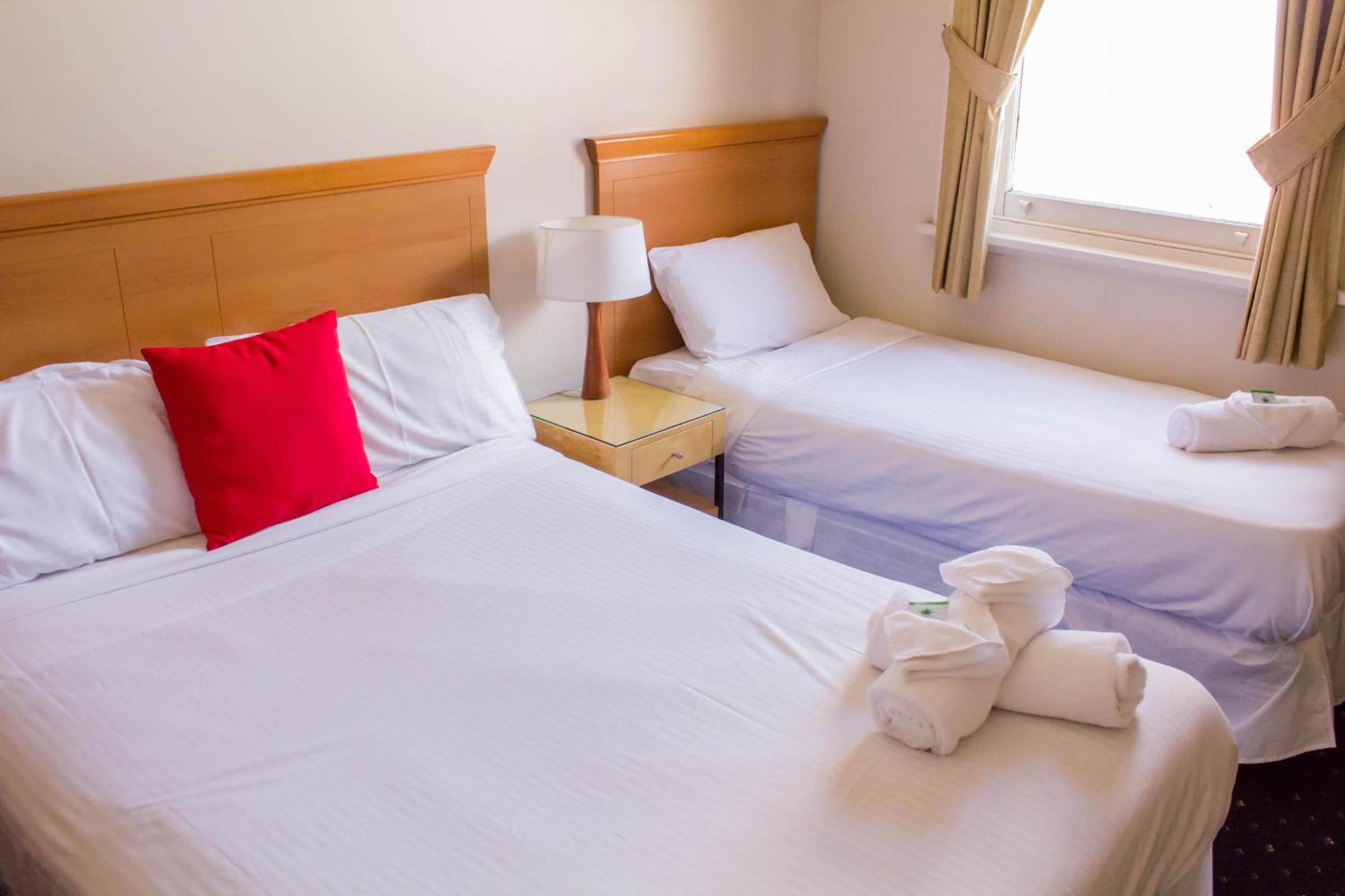 Twin Room with Private Bathroom photo 3