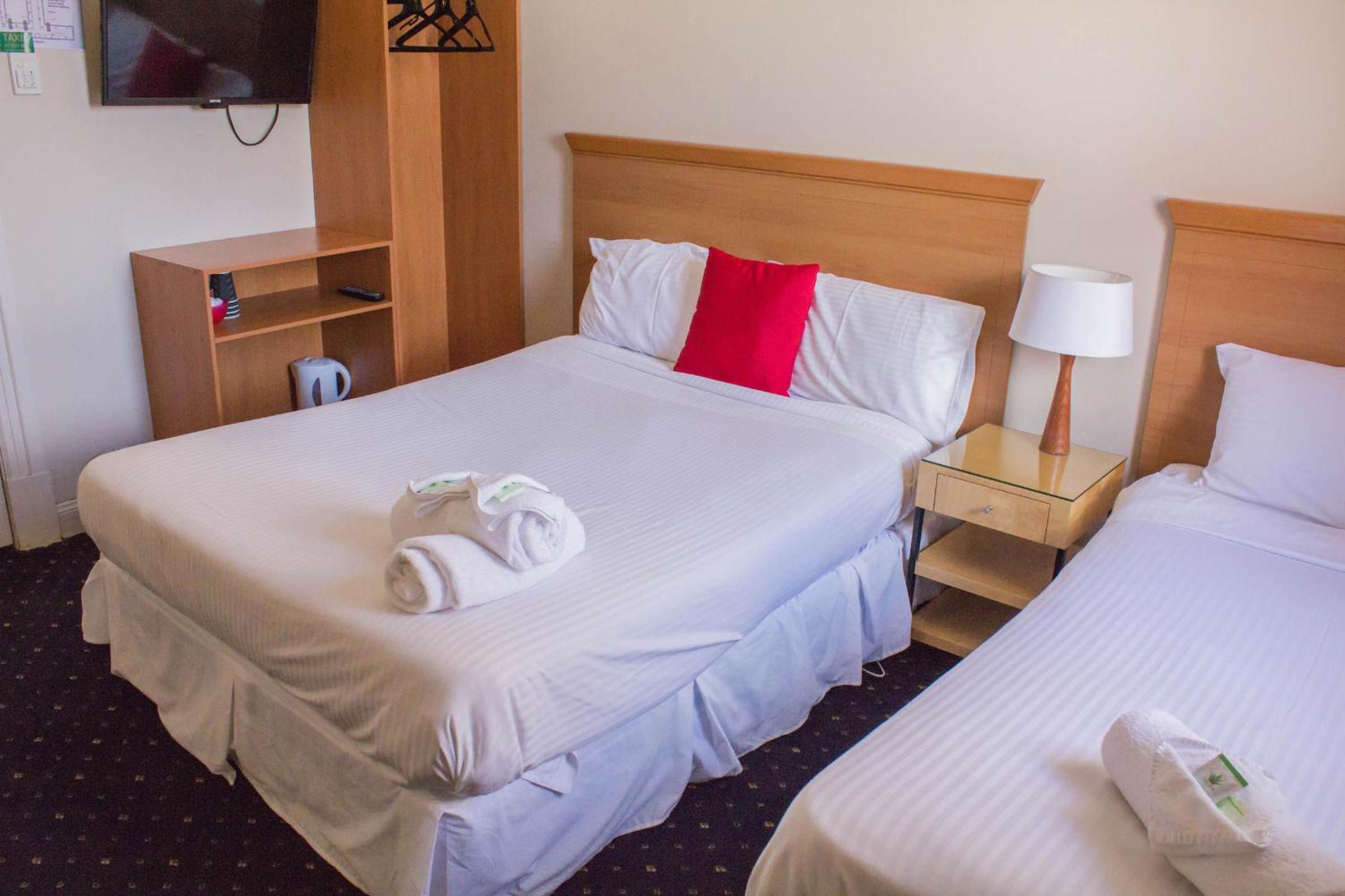 Twin Room with Private Bathroom photo 1