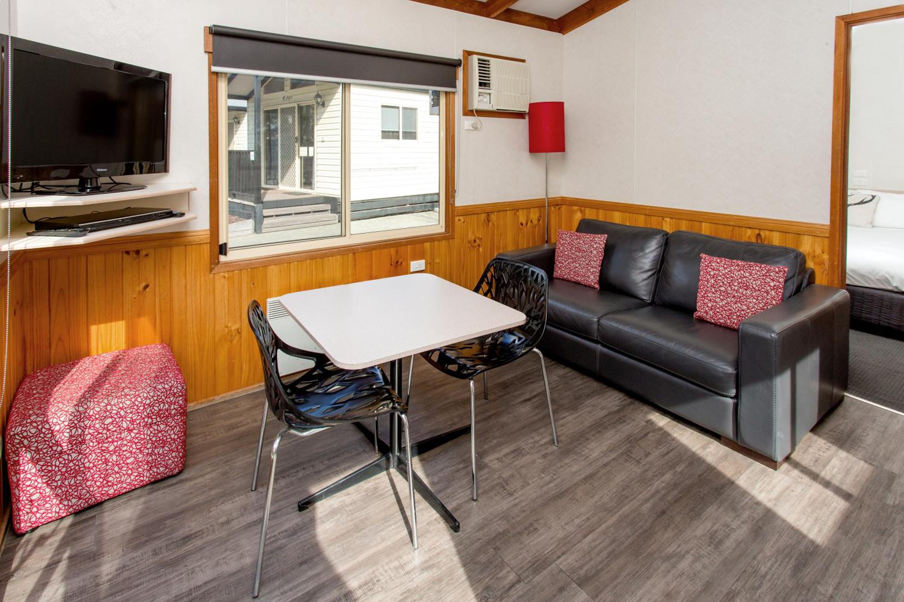 One Bedroom Deluxe Cottage (2 Berth)