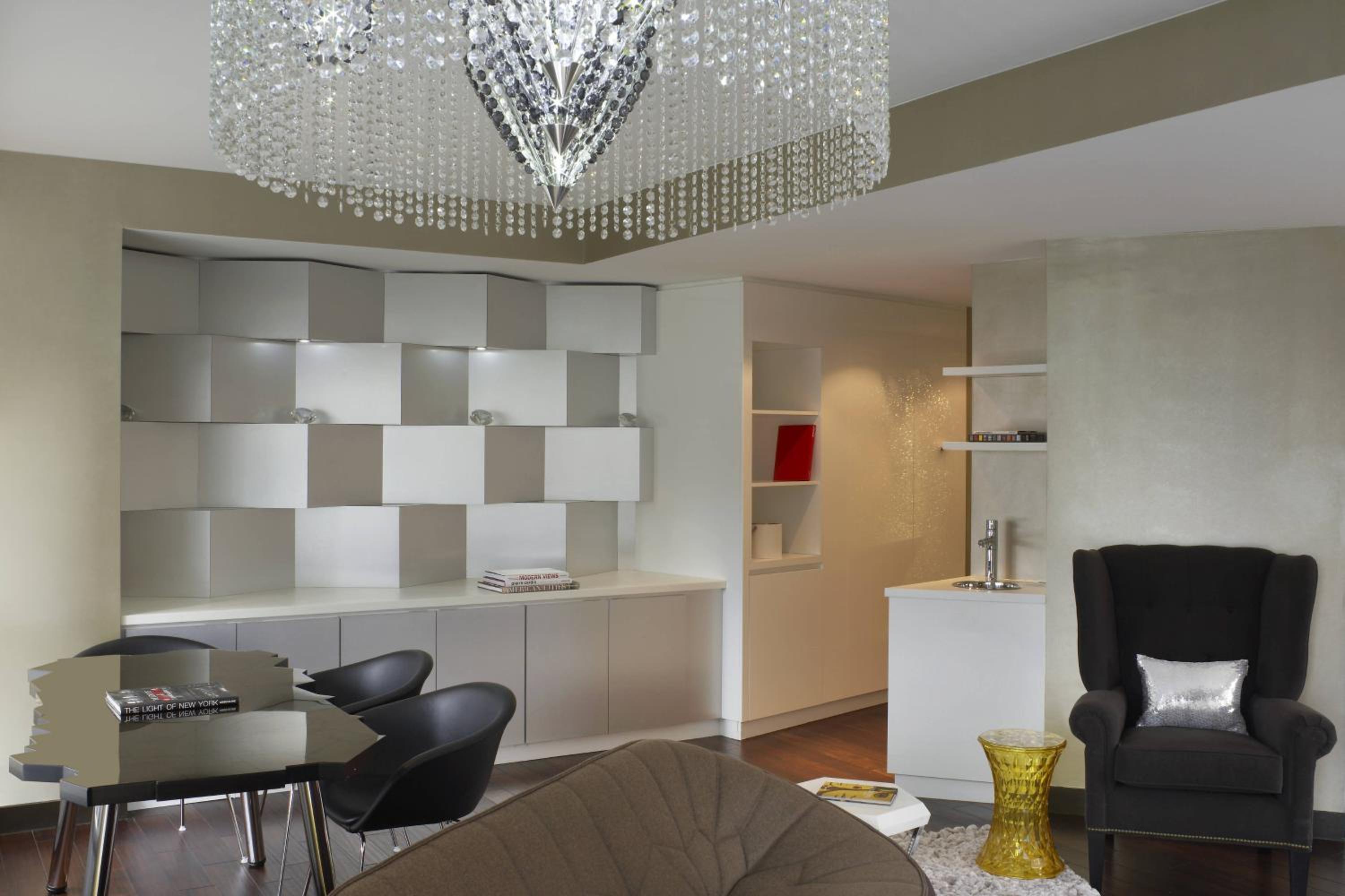 One-Bedroom King Deluxe Suite with City View, Non-Smoking