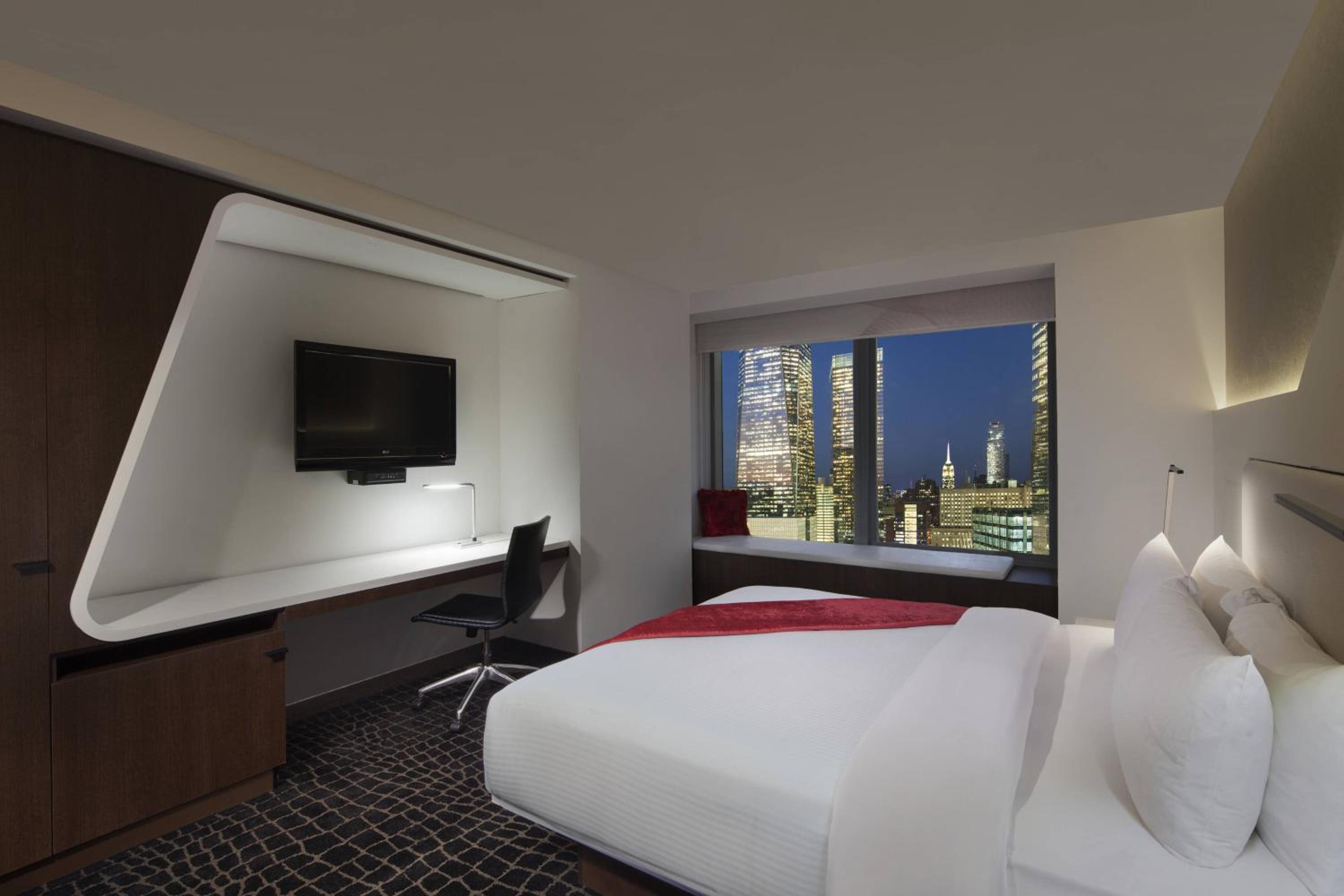 King Room with Roll-in Shower - Mobility Access/Non-Smoking