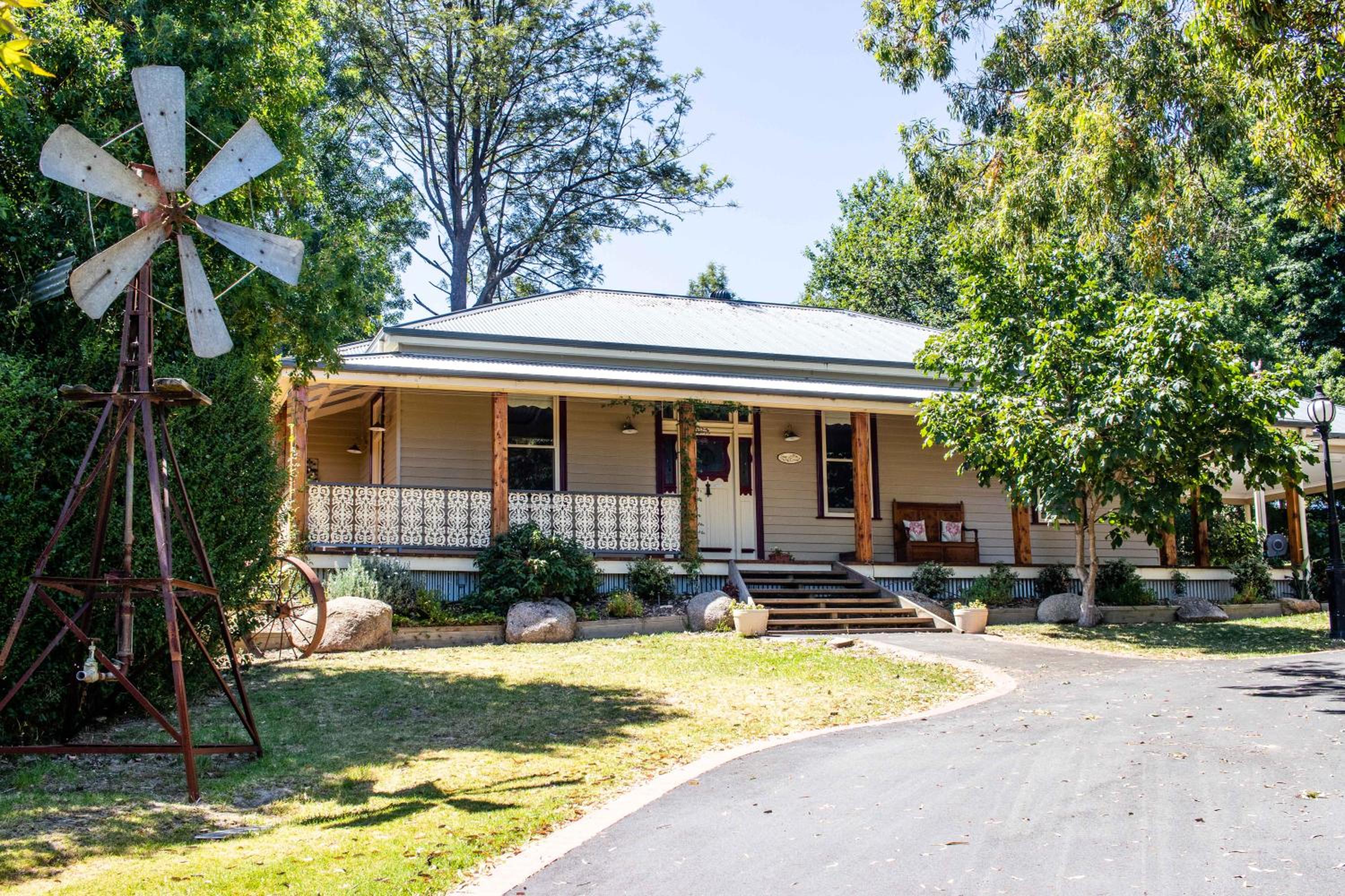 Three-Bedroom House photo 2