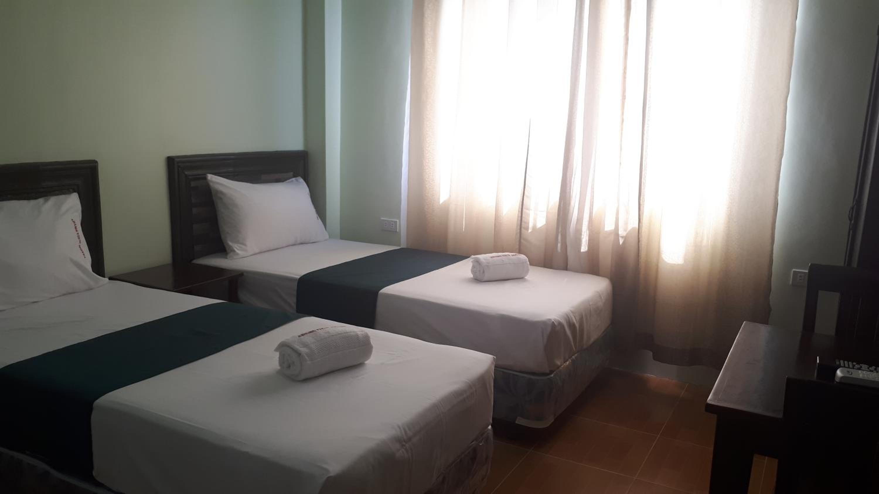 Deluxe Twin Room - Photo 2