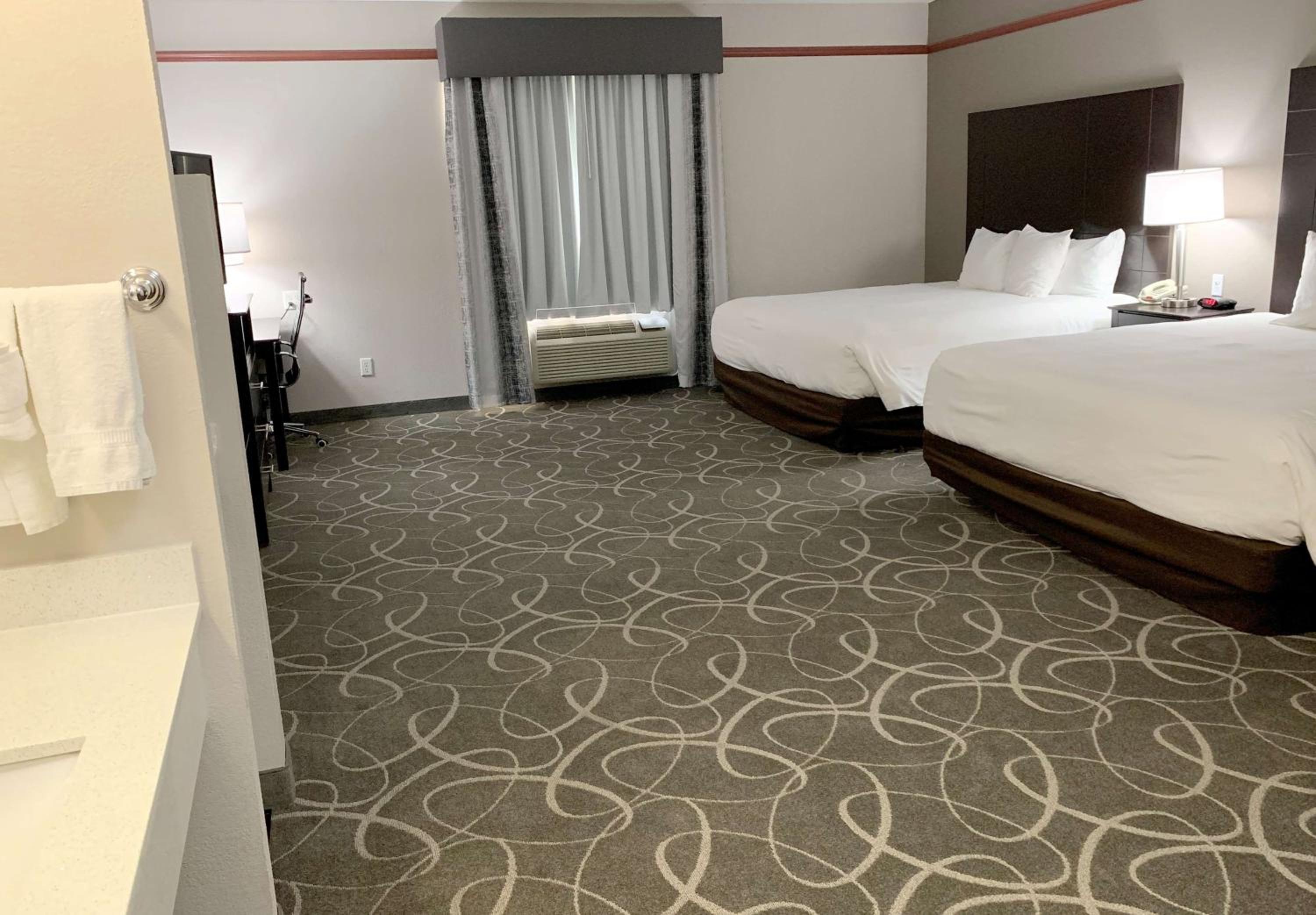 King Room with Two King Beds - Non-Smoking photo 2