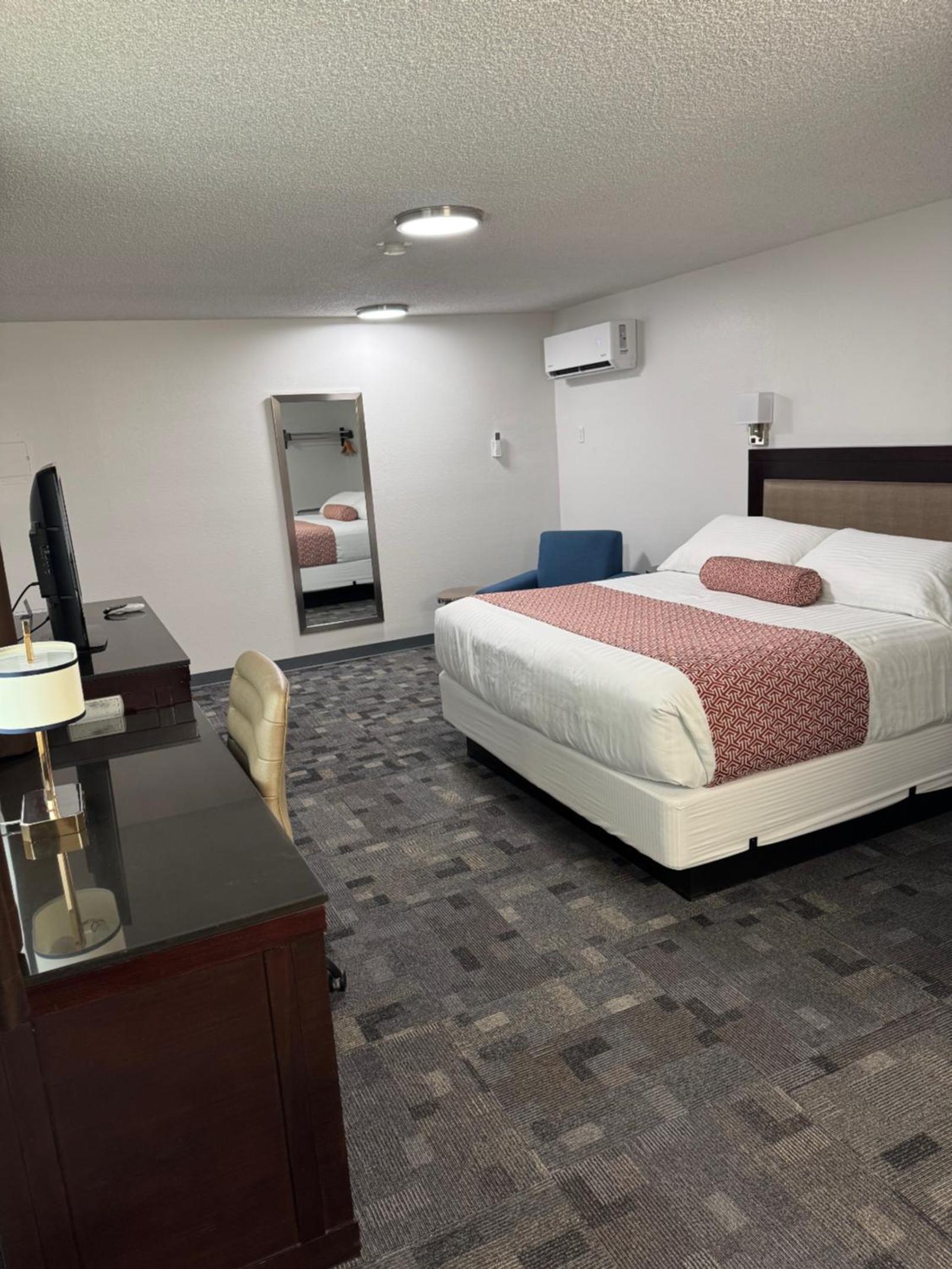 Deluxe King Room photo 1