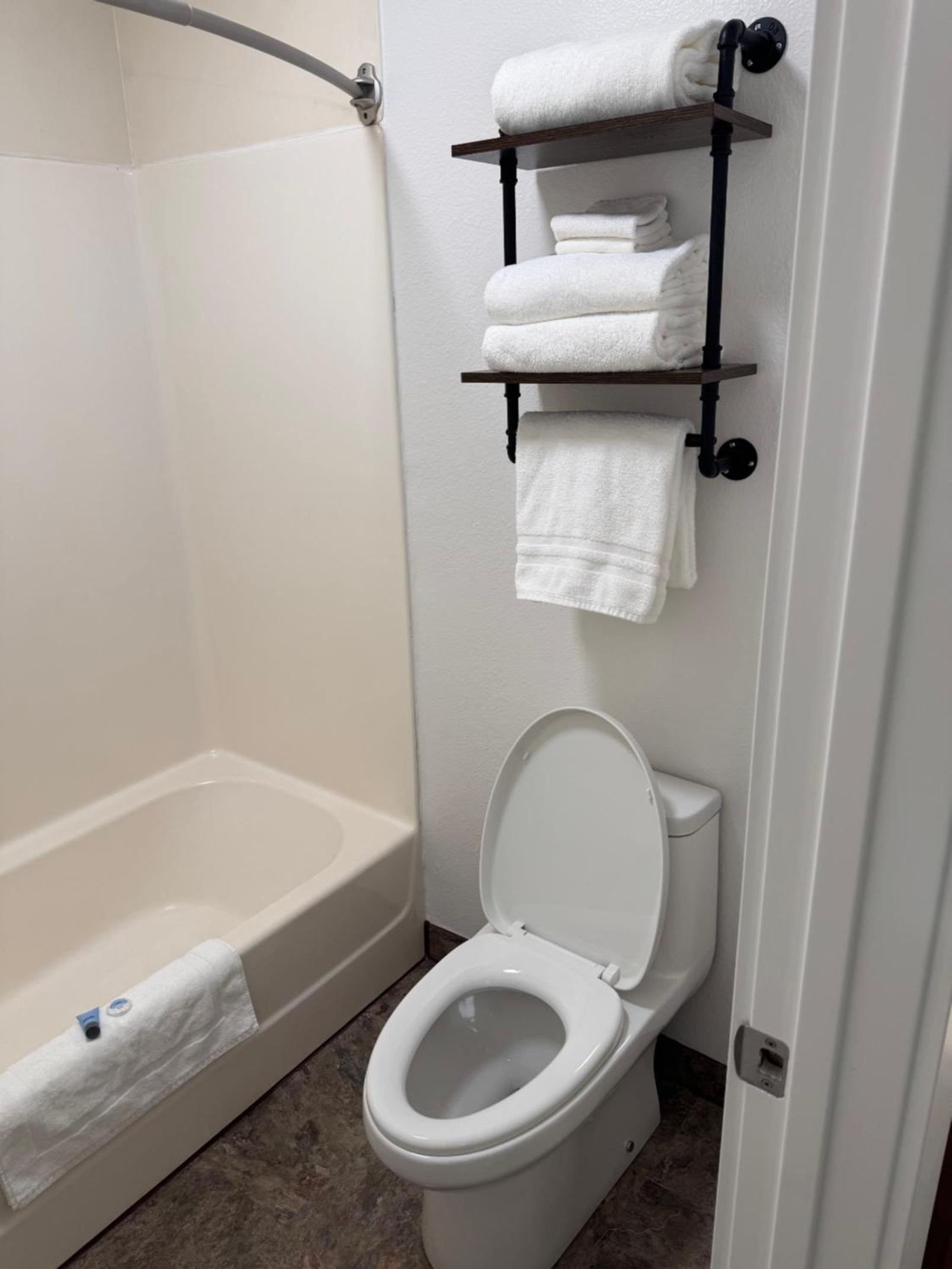 Deluxe King Room photo 3