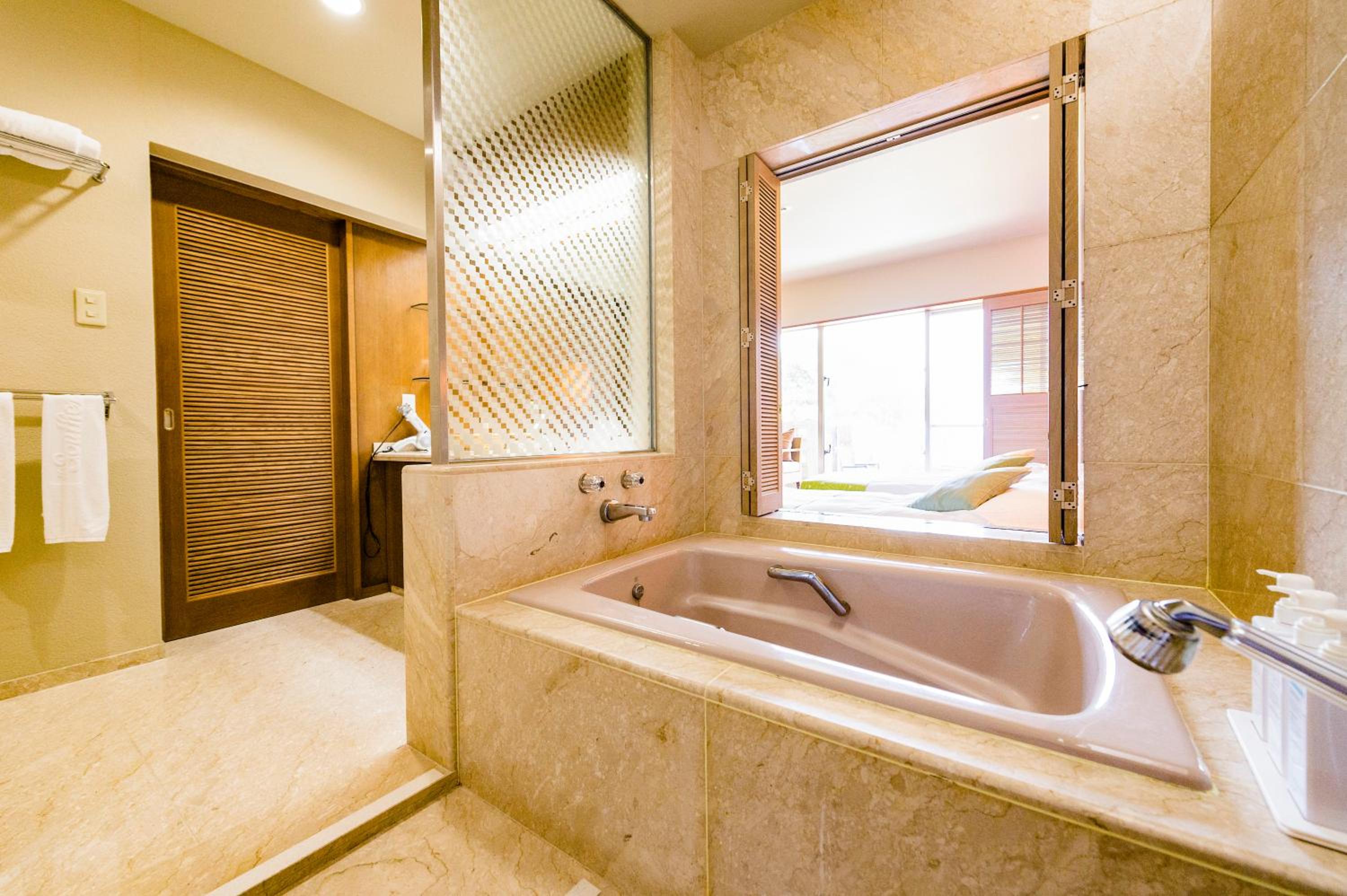 Twin Room with Sea View and Balcony - High Floor  photo 2