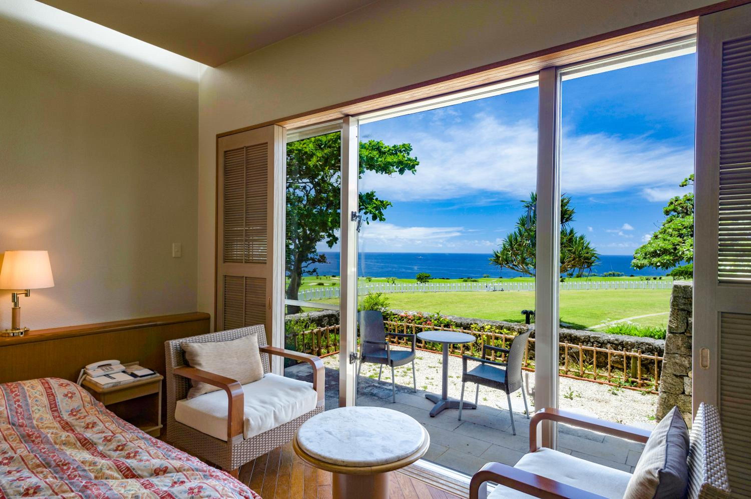 Twin Room with Sea View and Balcony - Low Floor photo 3