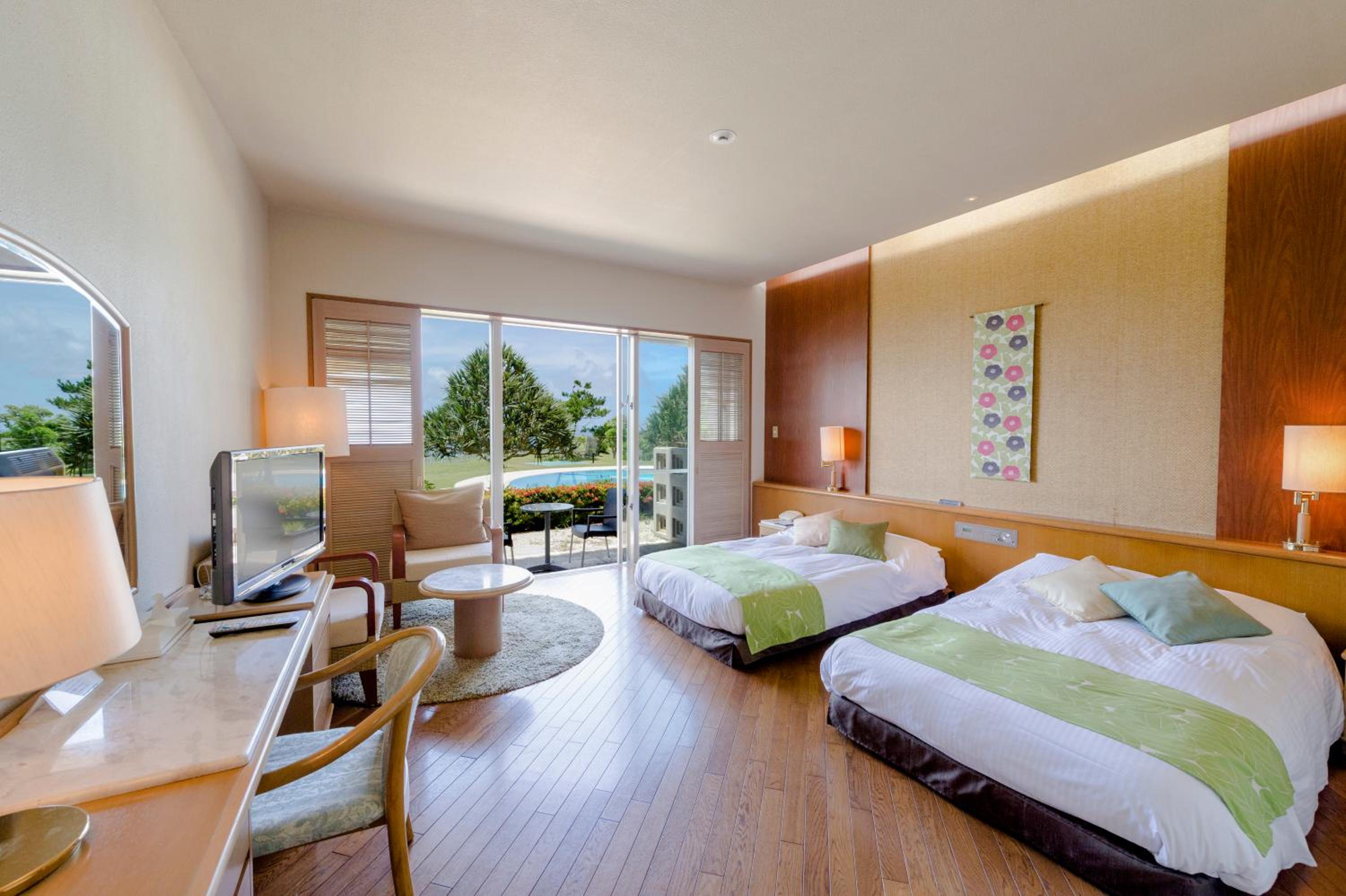 Twin Room with Sea View and Balcony - Low Floor photo 1