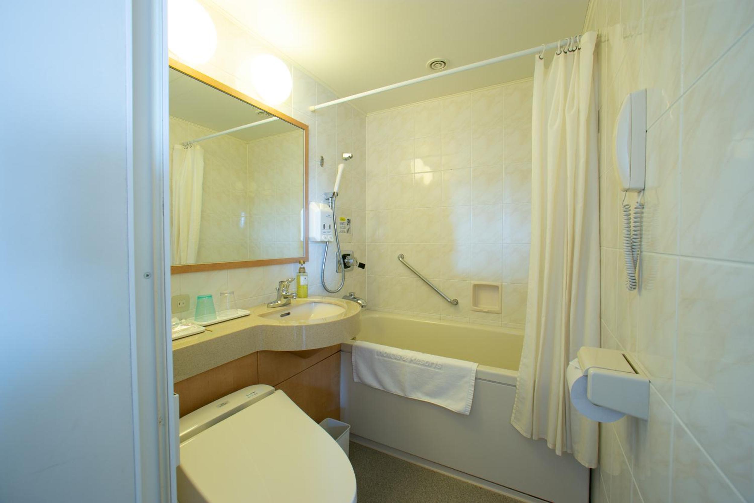 Twin Room - Non-Smoking photo 2