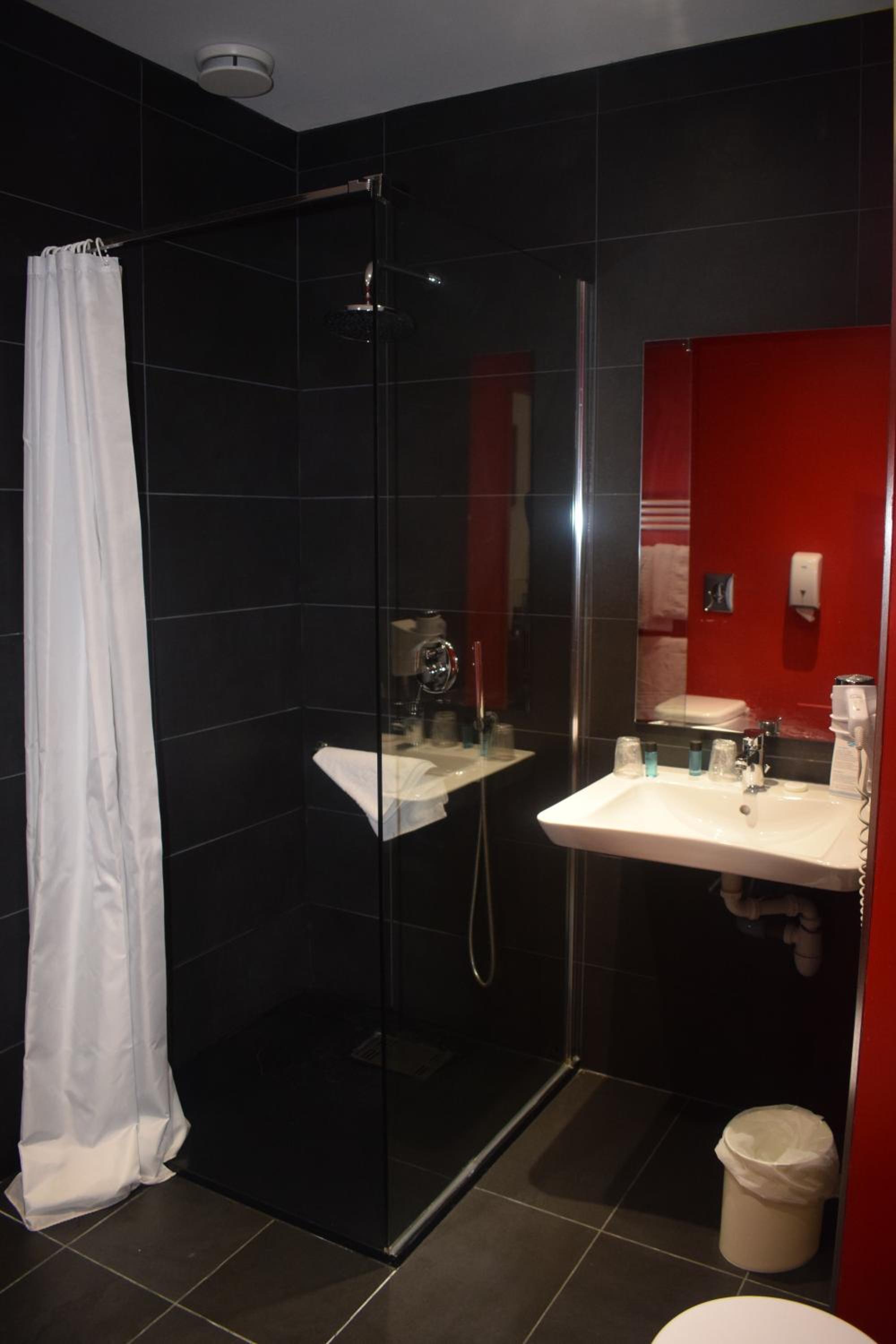 Double Room - Photo 10
