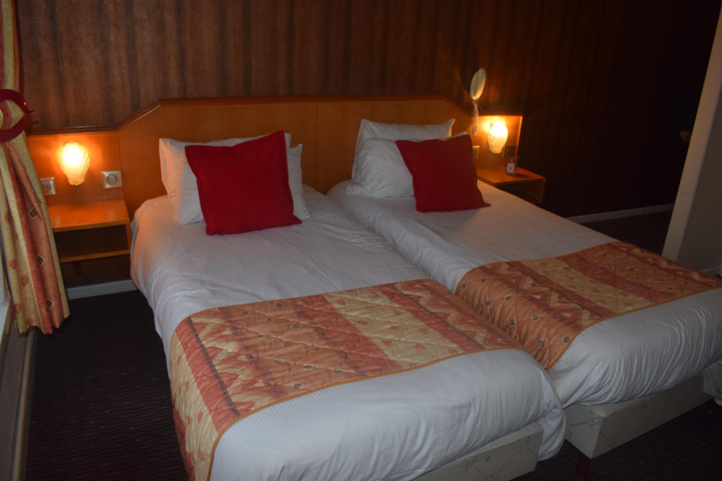 Twin Room - Photo 13