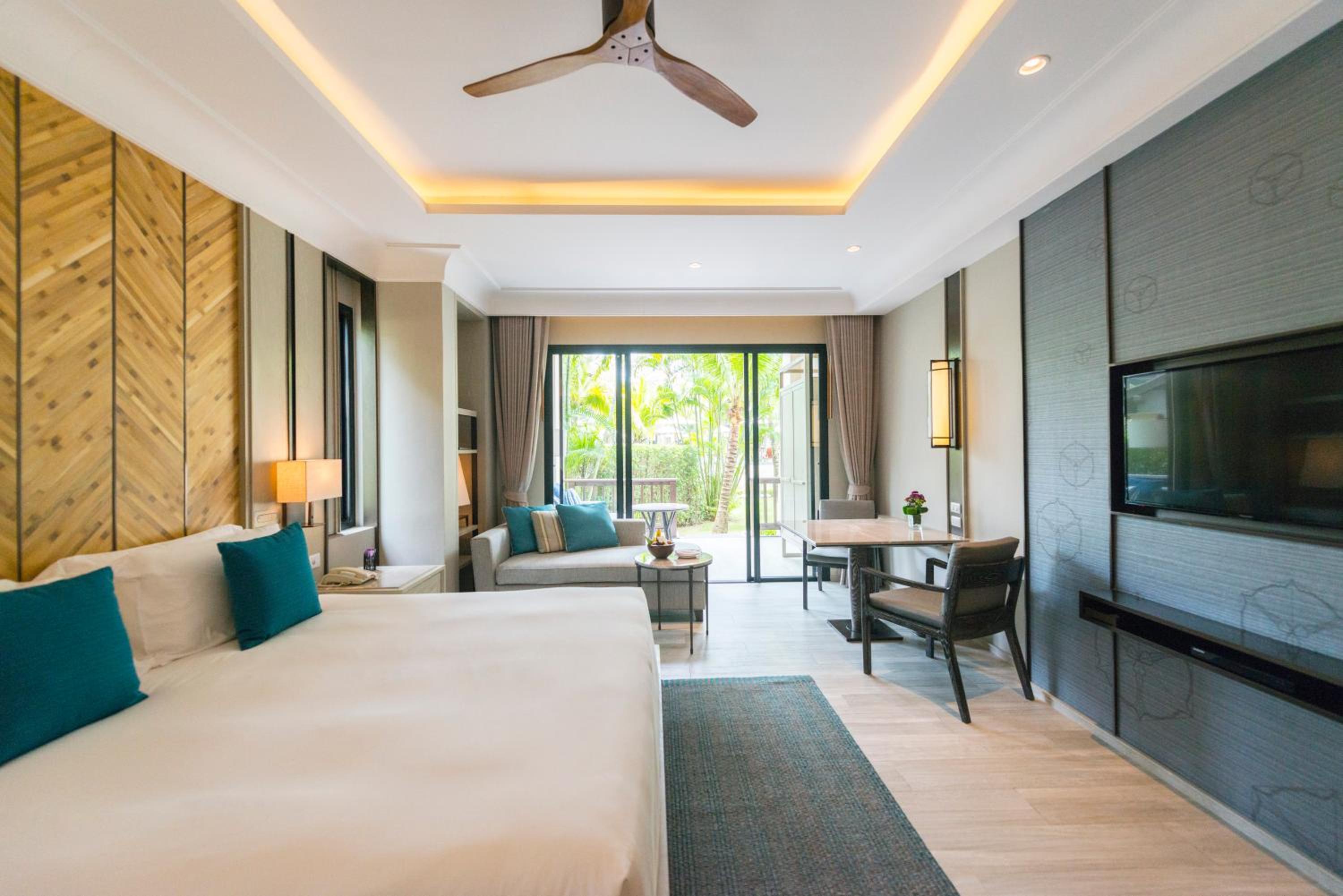 Grand Garden Pavilion King Room - Free Airport Shuttle - Photo 13