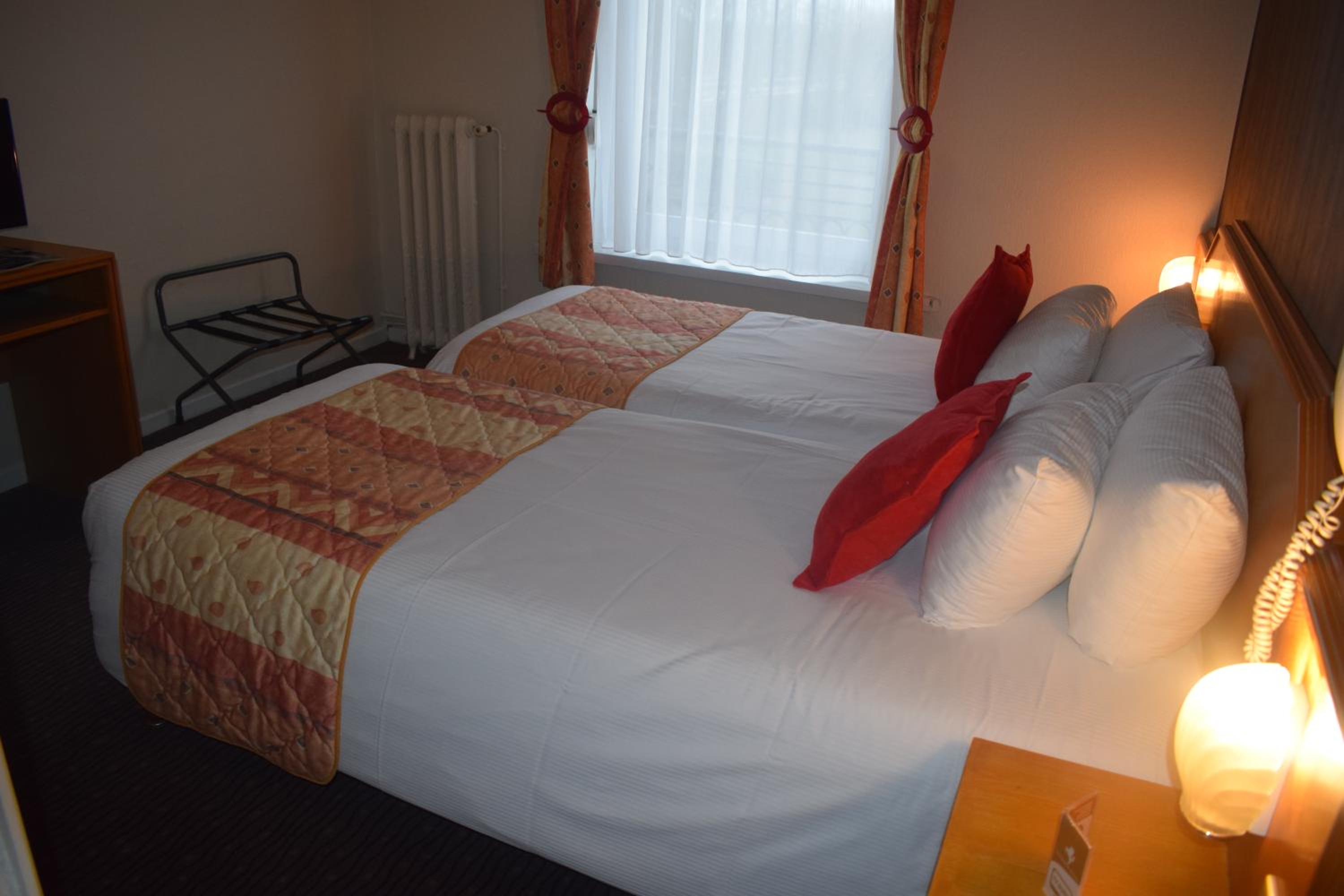 Twin Room - Photo 12