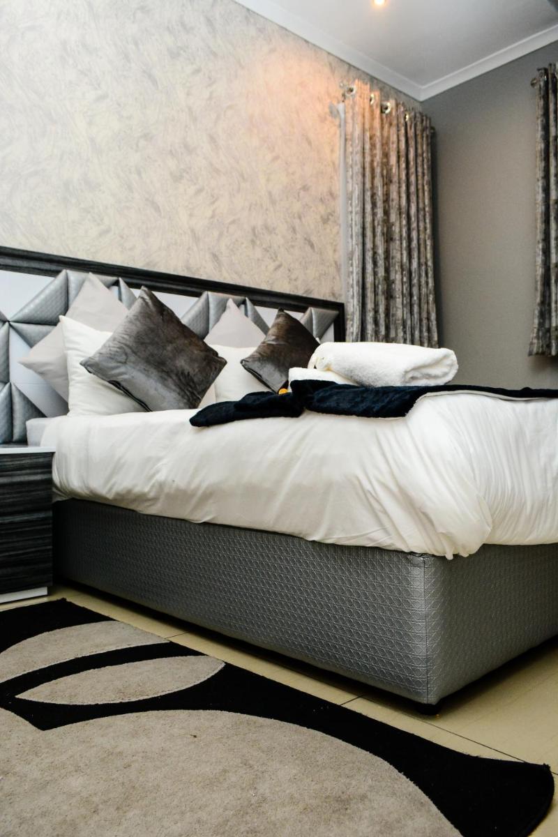 Standard Double Room - Photo 9