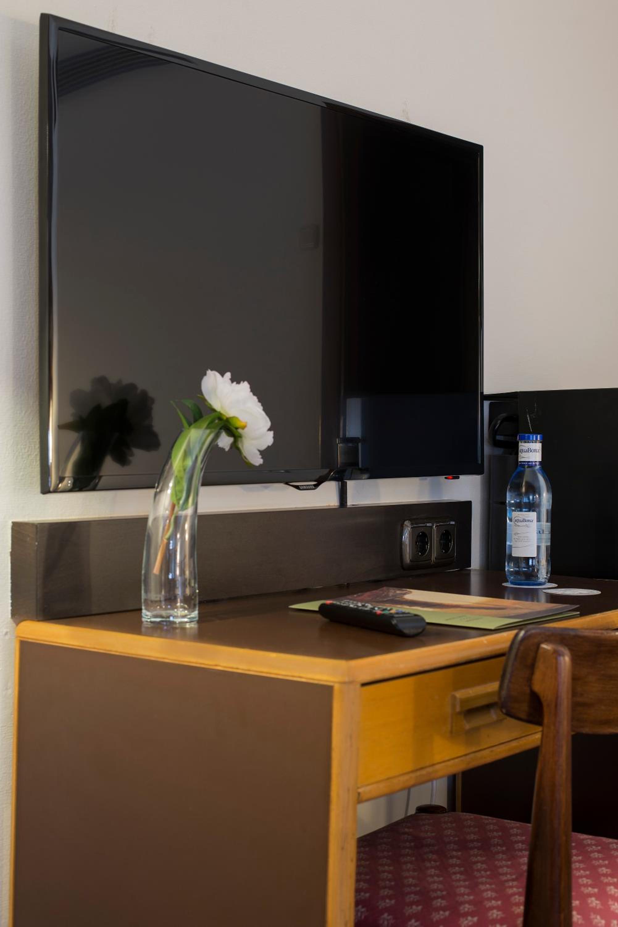 Double or Twin Room - Photo 6