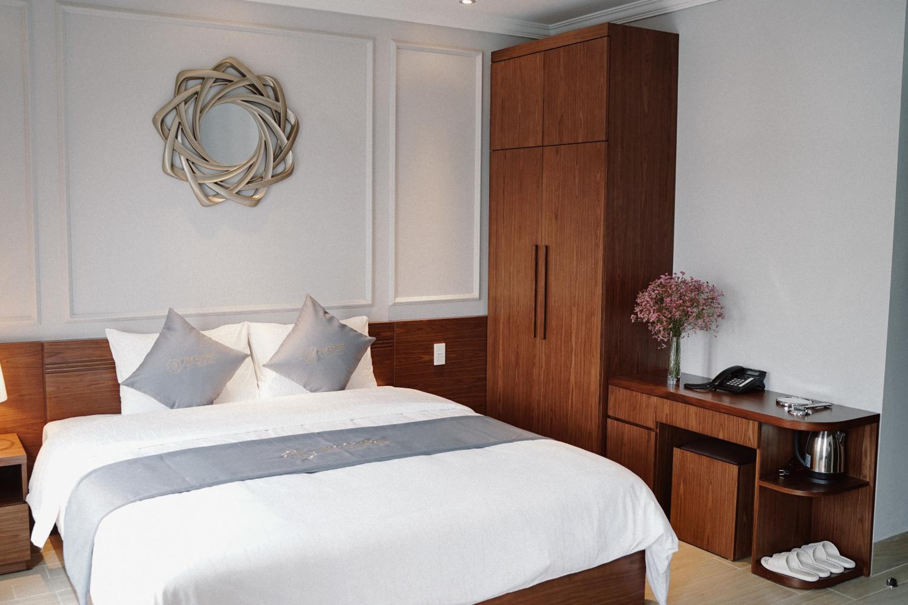 Queen Room with Balcony photo 1