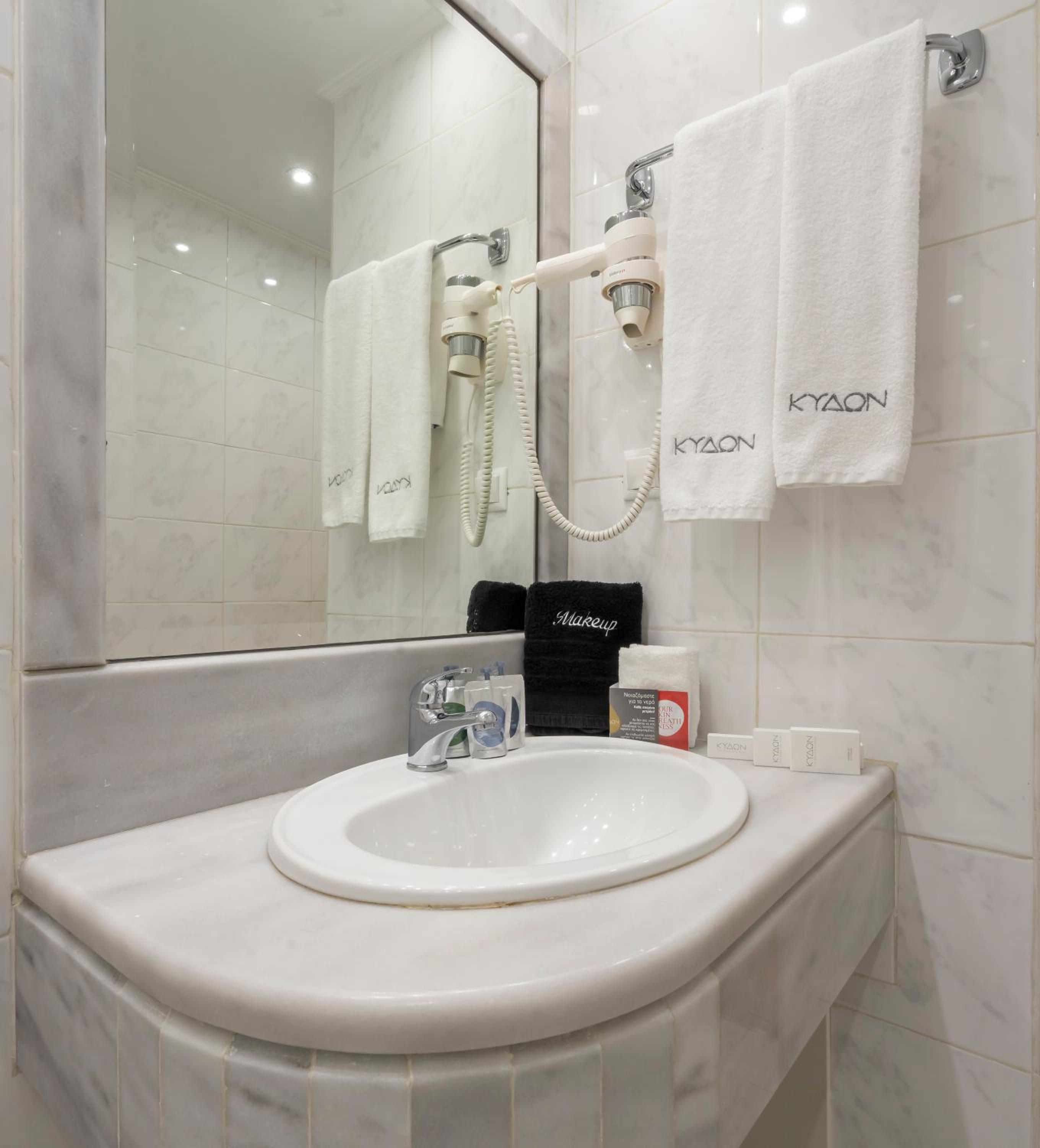 Classic Double Room thumbnail 6
