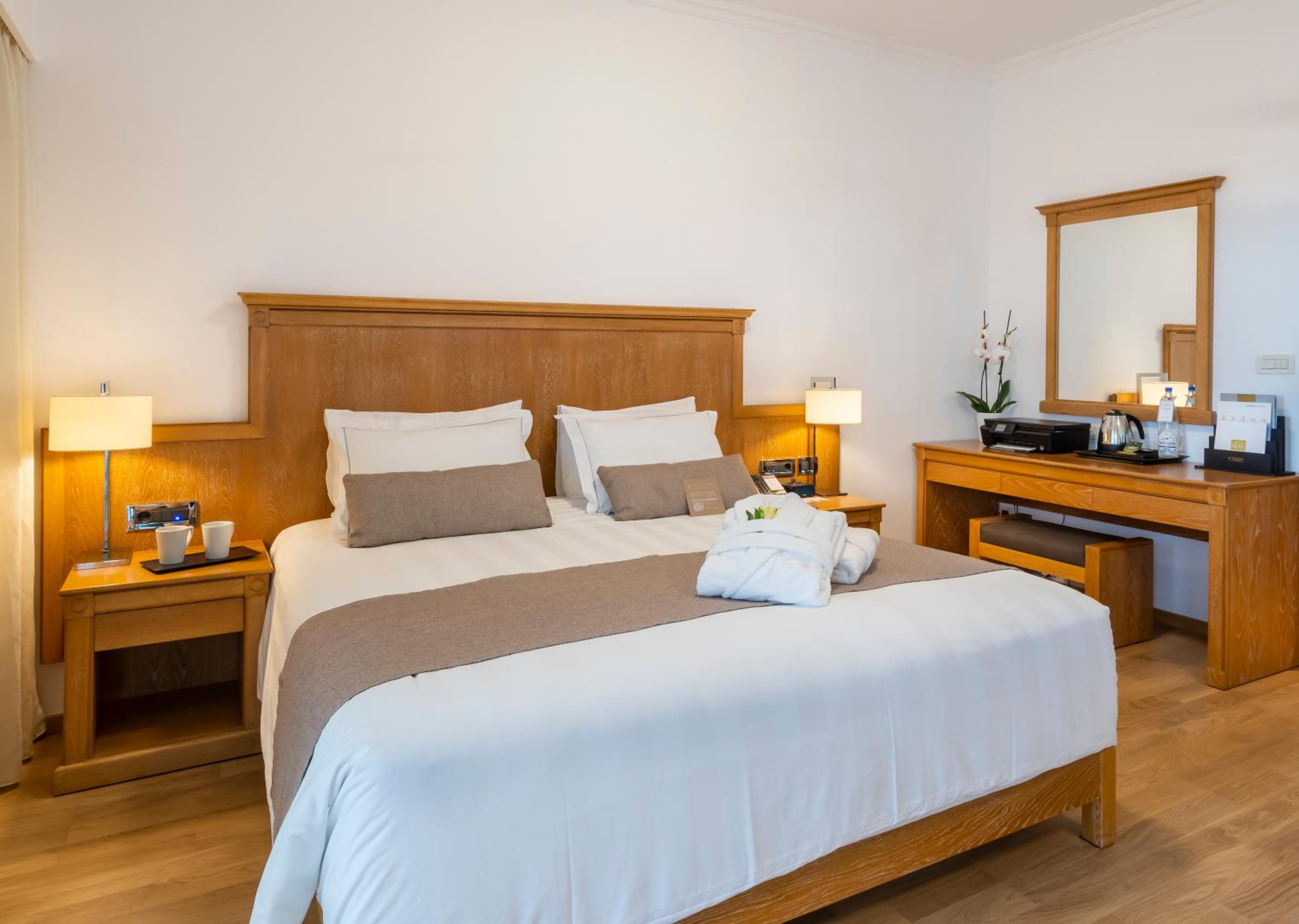 Junior Suite with Square View - Photo 7