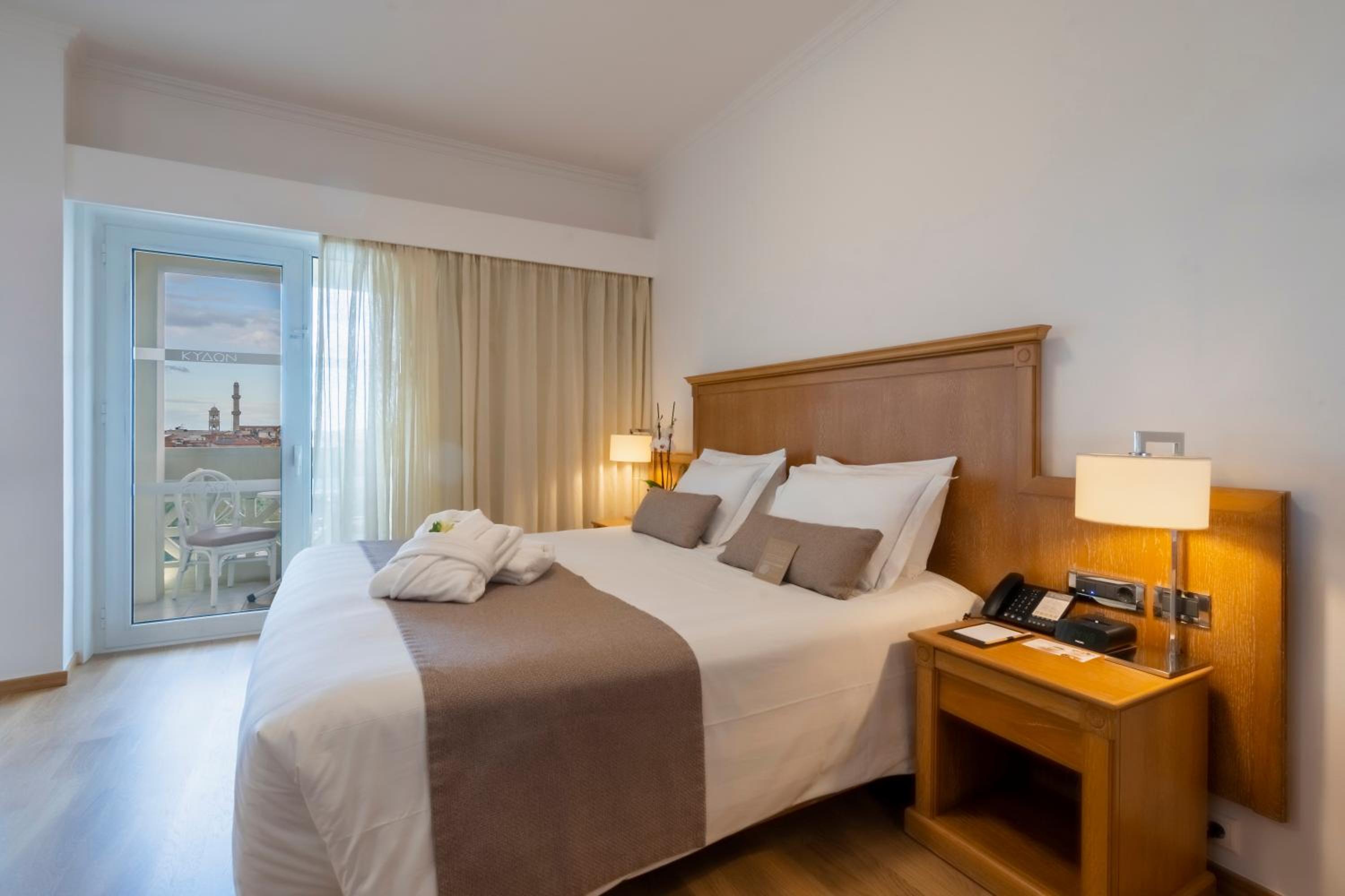 Junior Suite with Old Town View - Photo 5