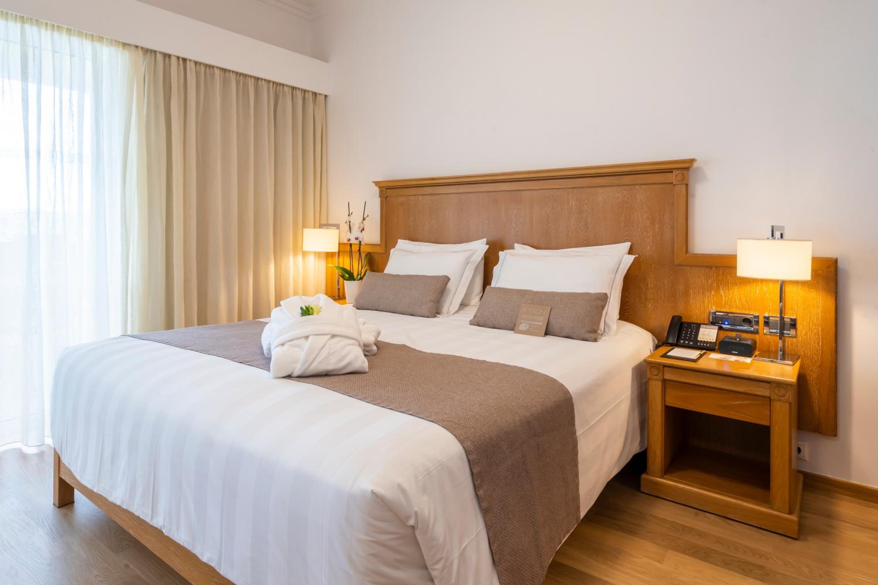 Junior Suite with Square View - Photo 1