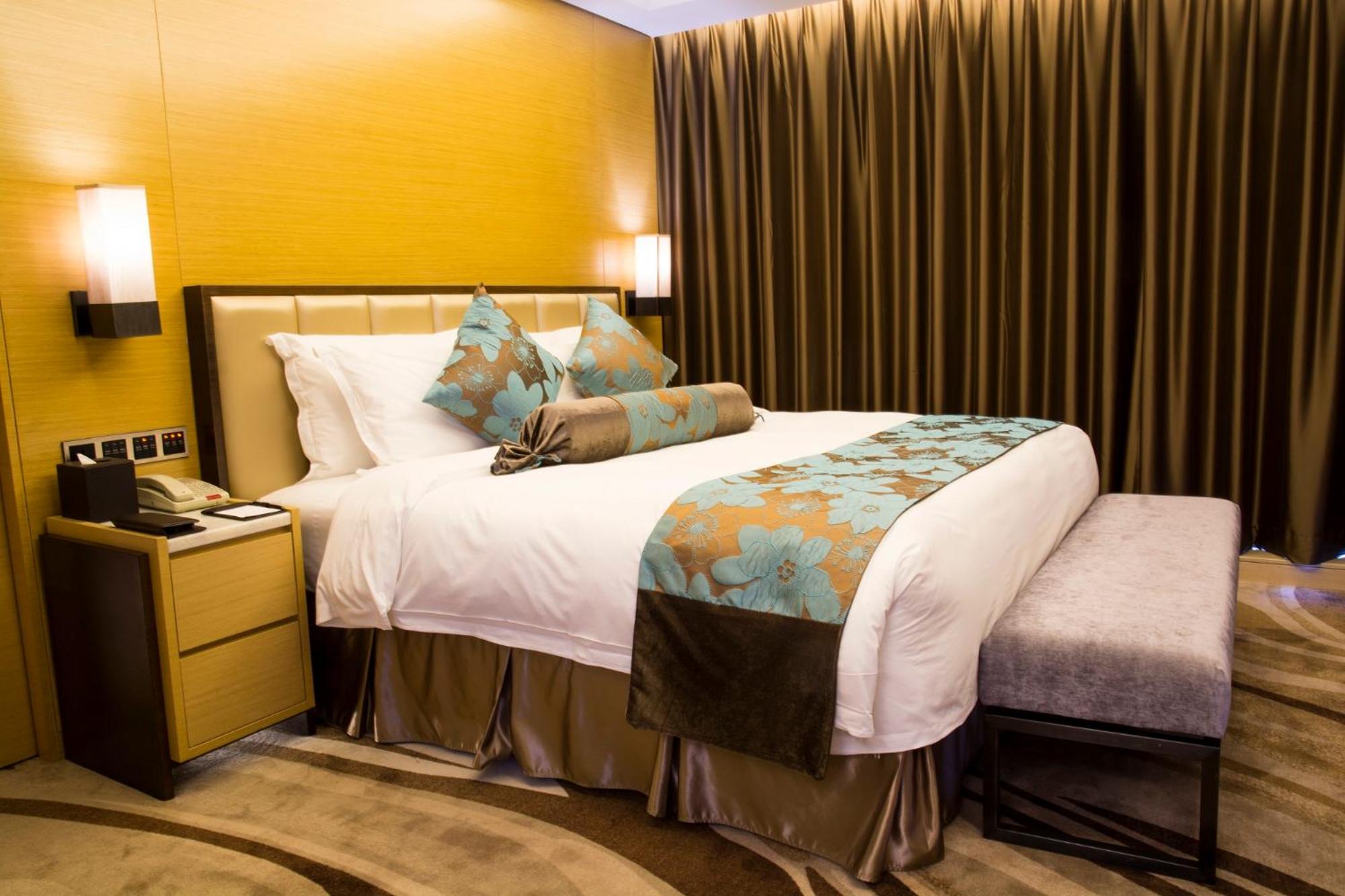 Family Package-Deluxe Suite With Club Benefits