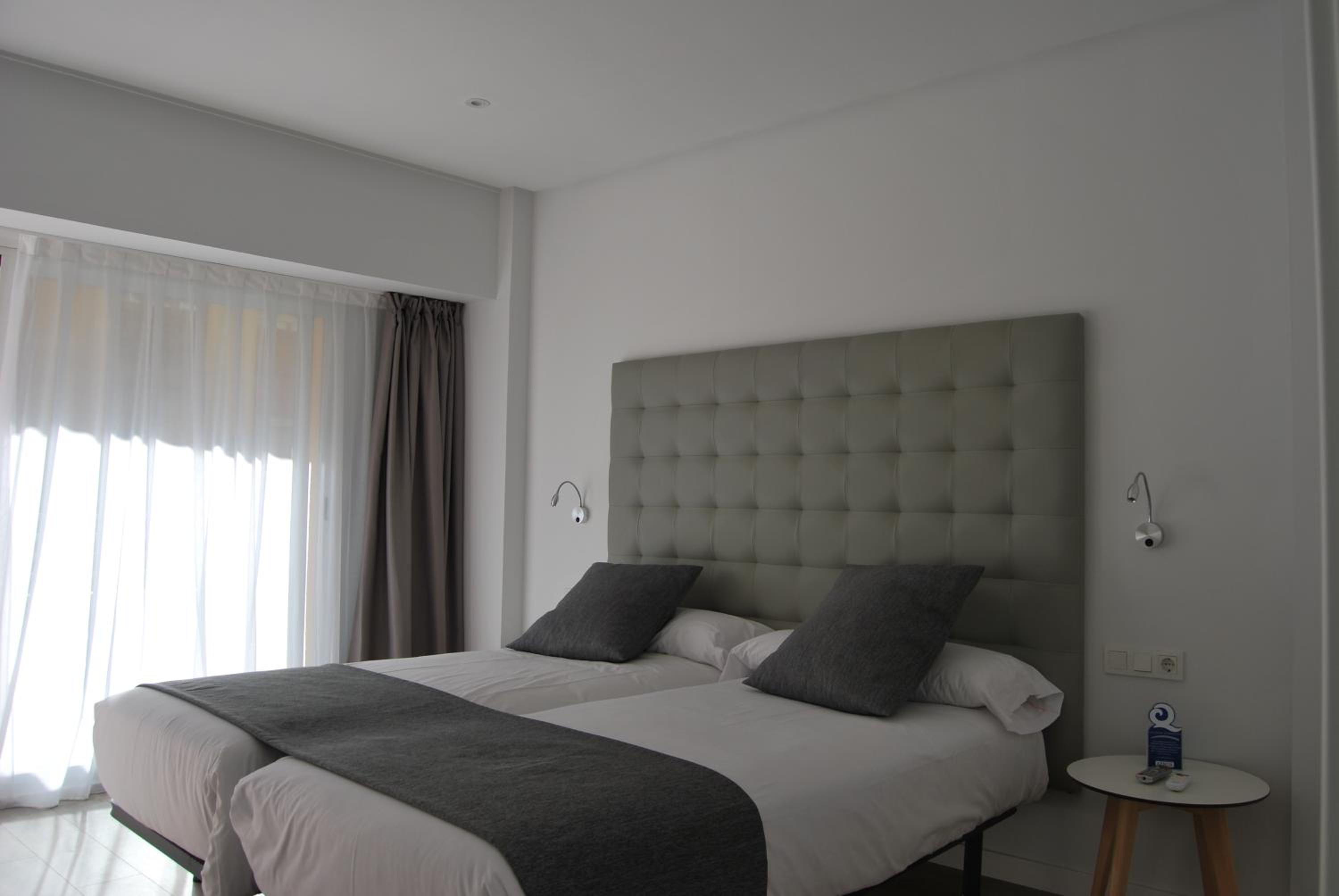 Twin Room - Photo 14