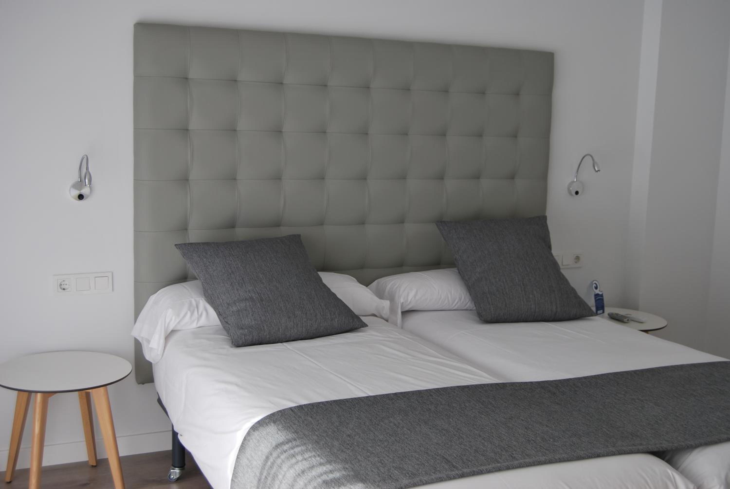 Twin Room - Photo 13