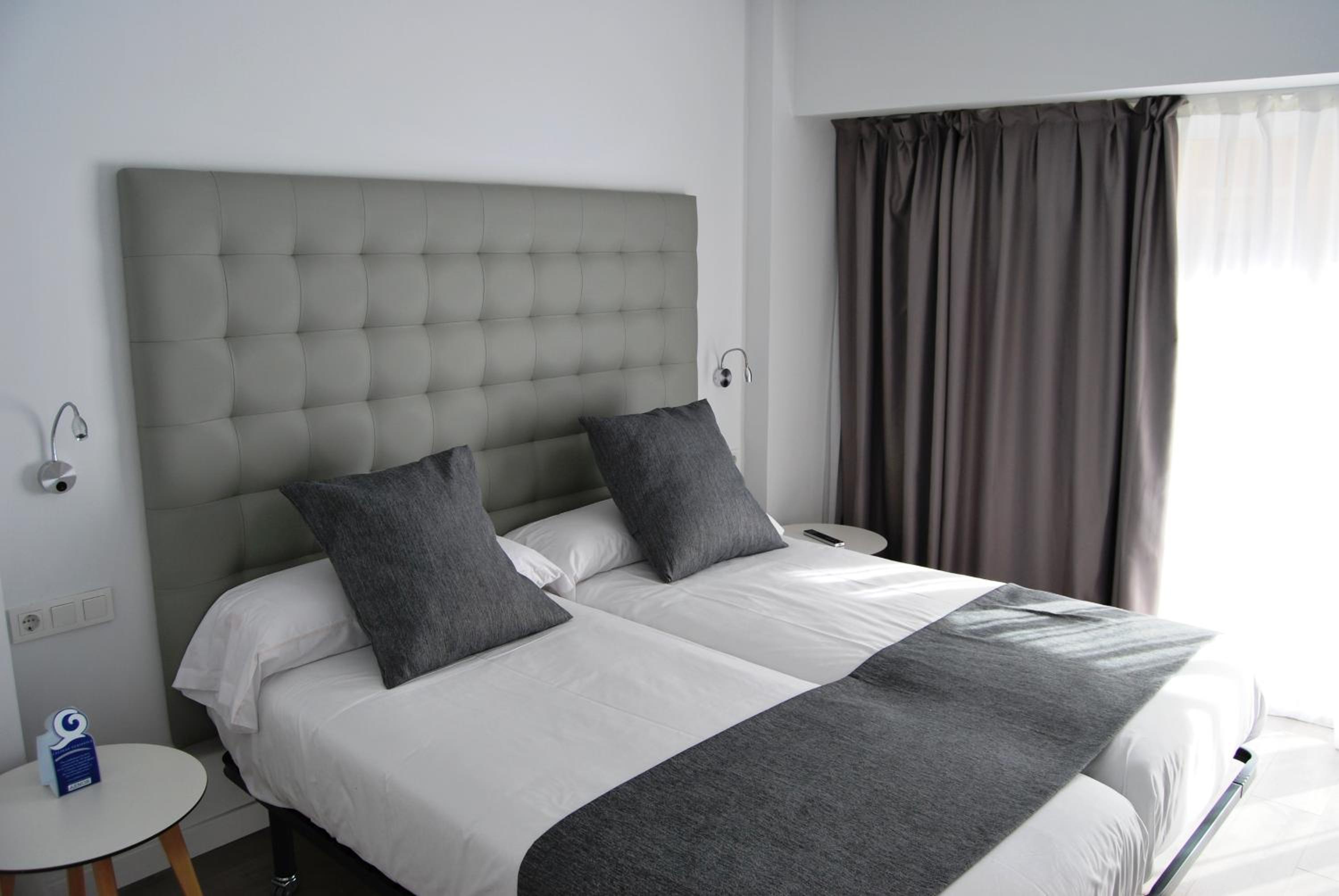 Twin Room - Photo 24
