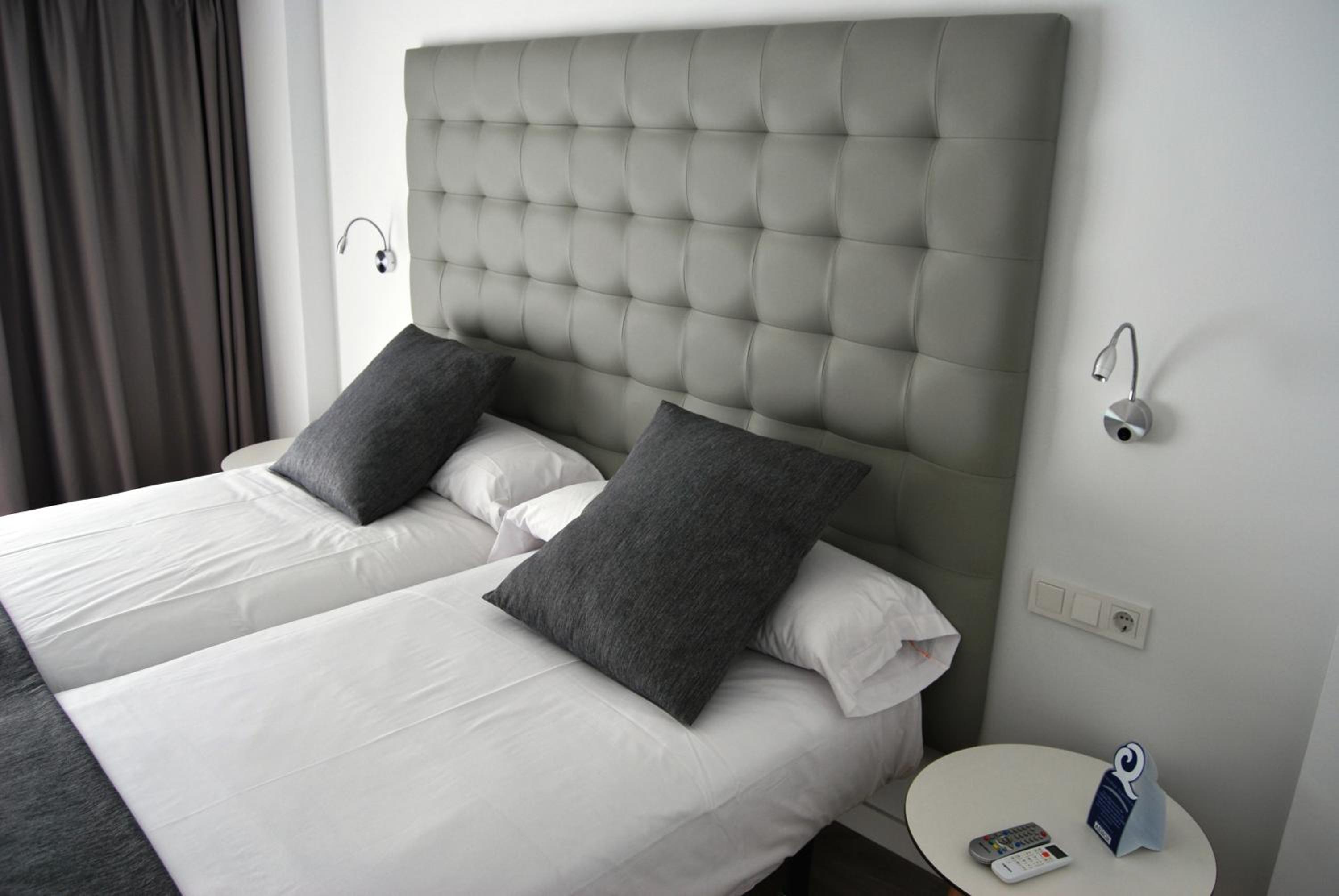 Twin Room - Photo 22
