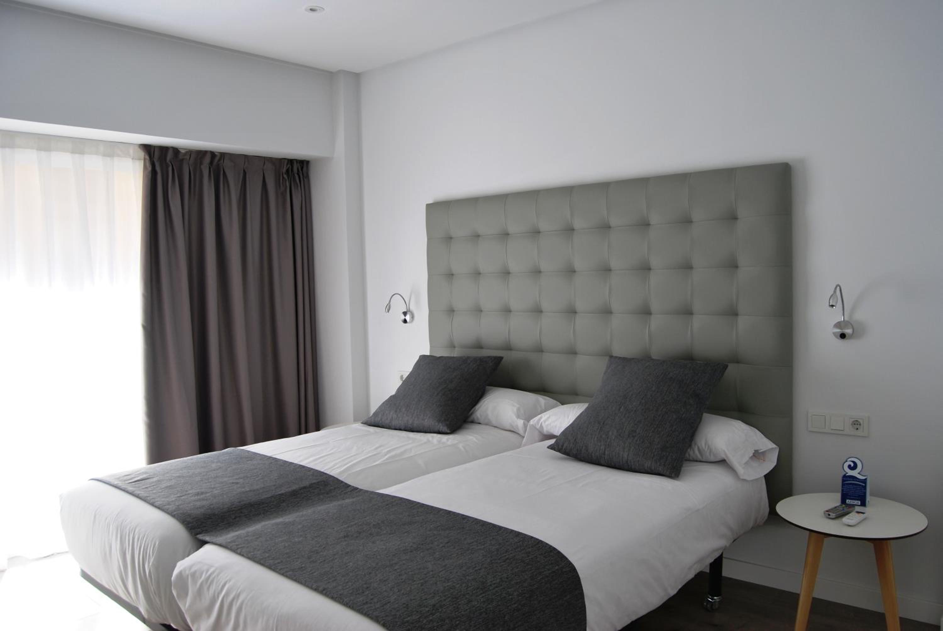 Twin Room - Photo 18