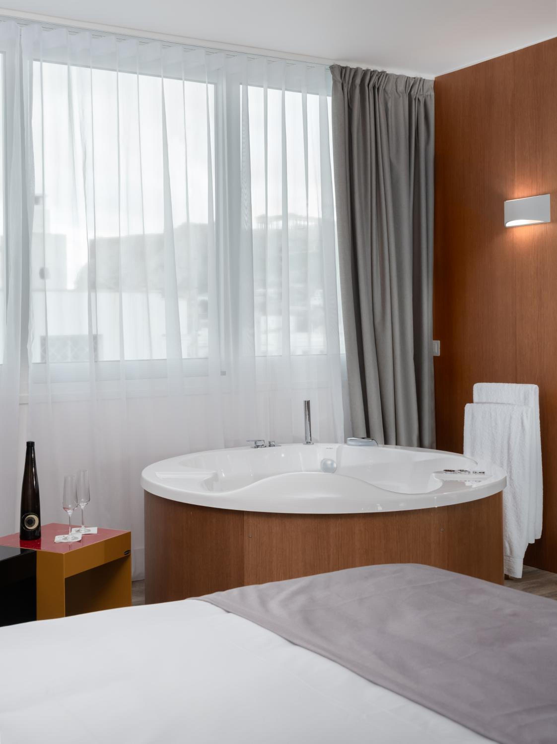 Deluxe Suite with Acropolis View photo 3