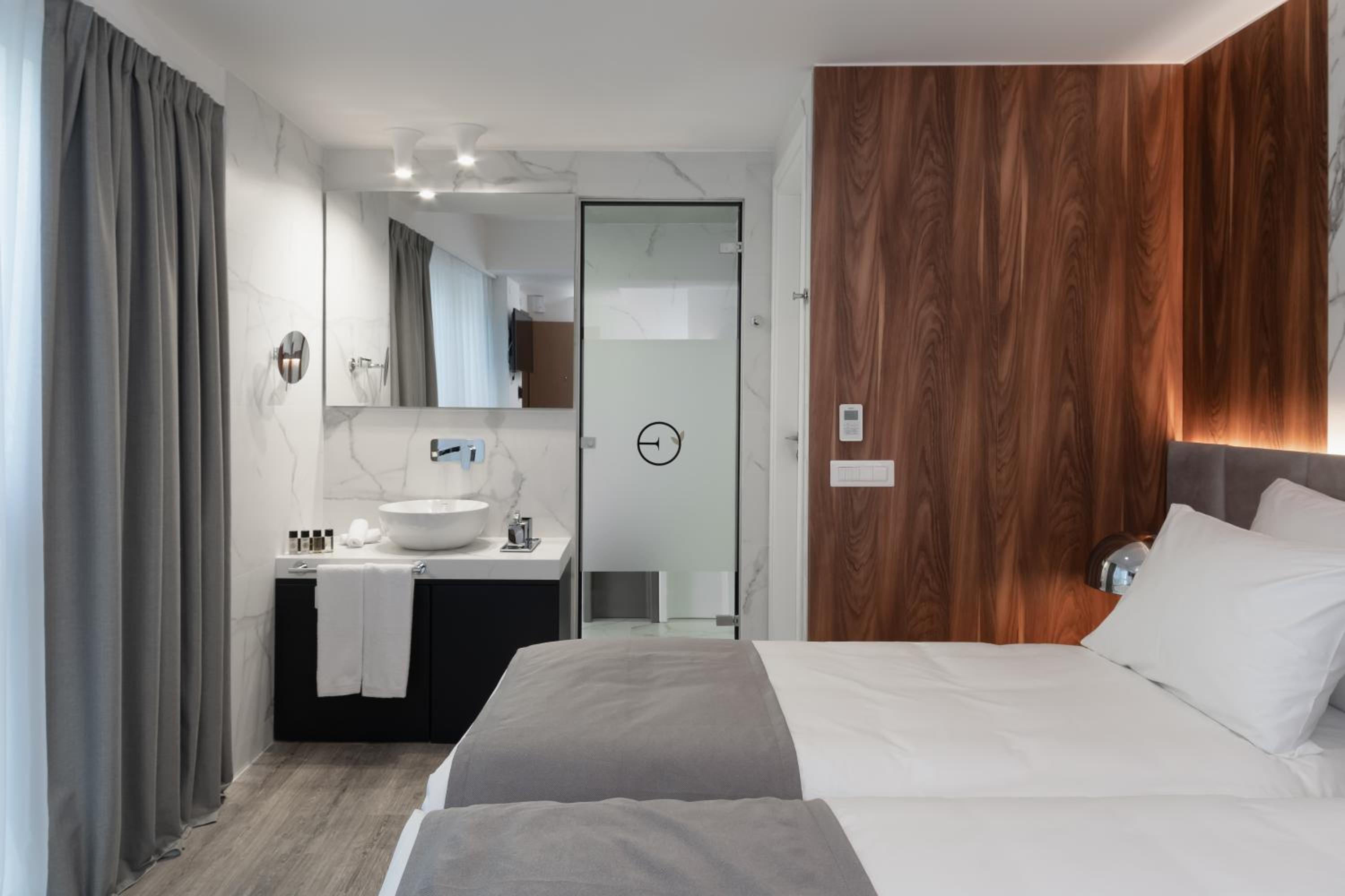 Deluxe Room with Hammam and Acropolis view