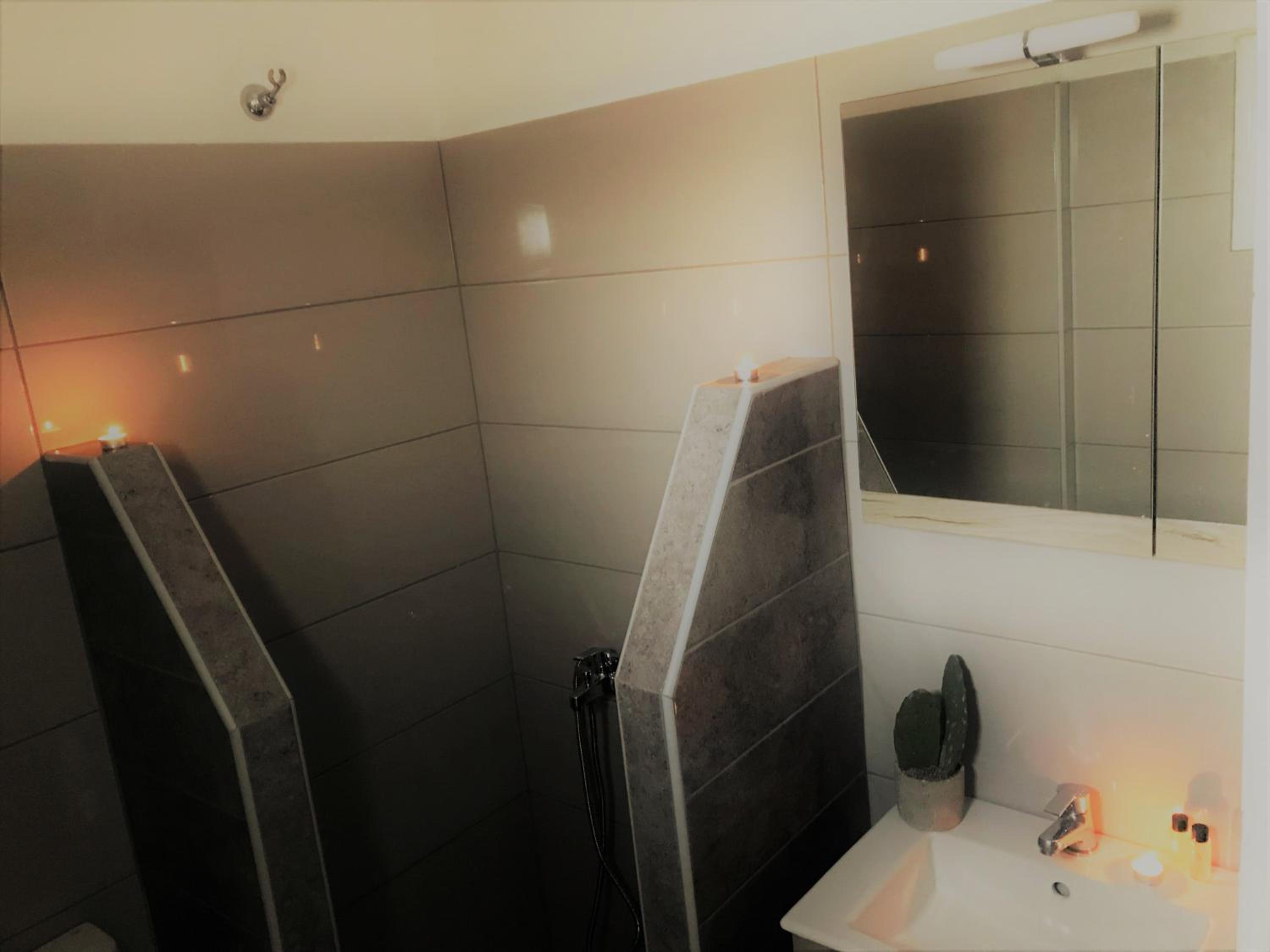 Double or Twin Room - Photo 9
