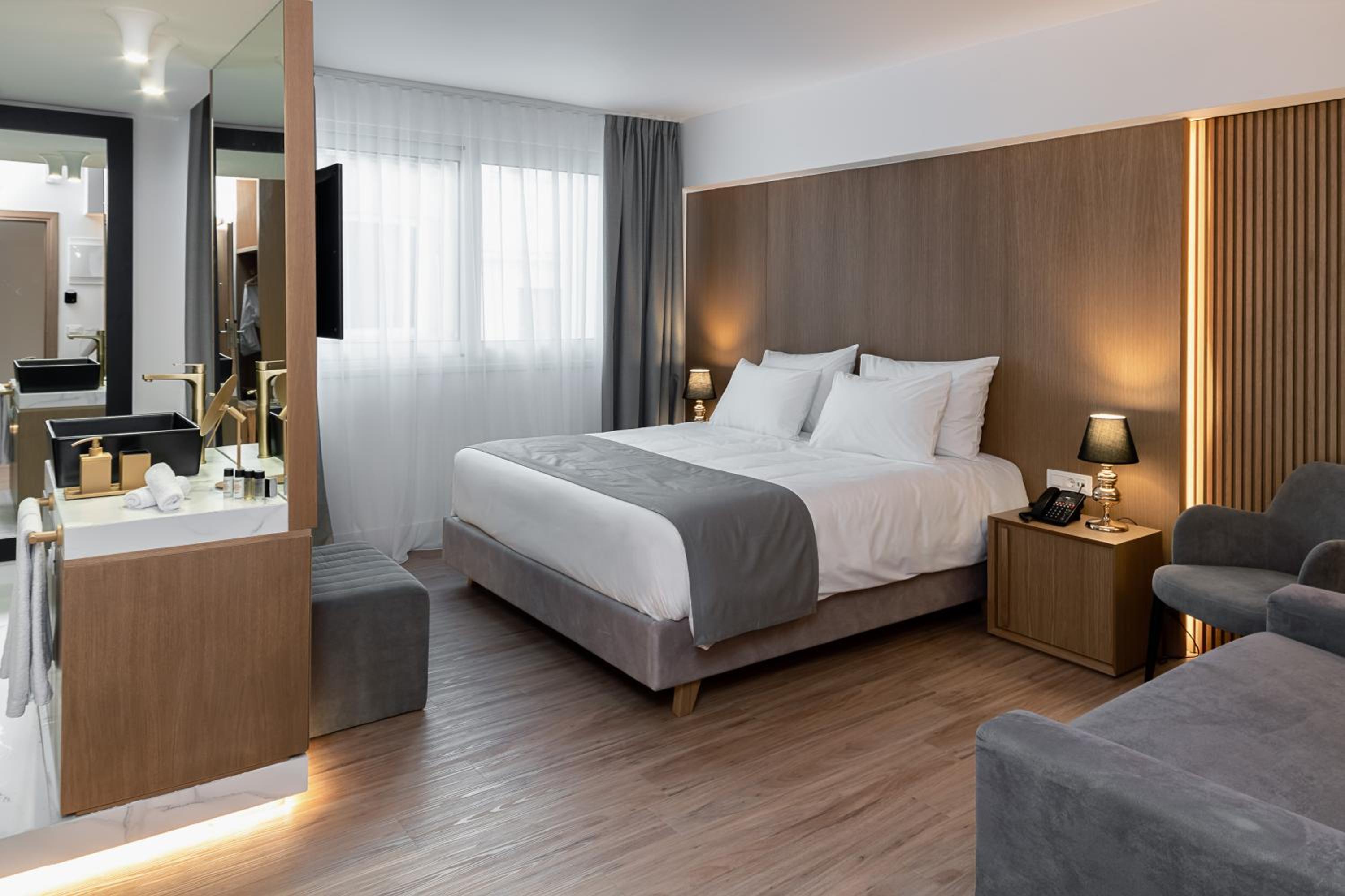 Family Deluxe Room - Photo 1