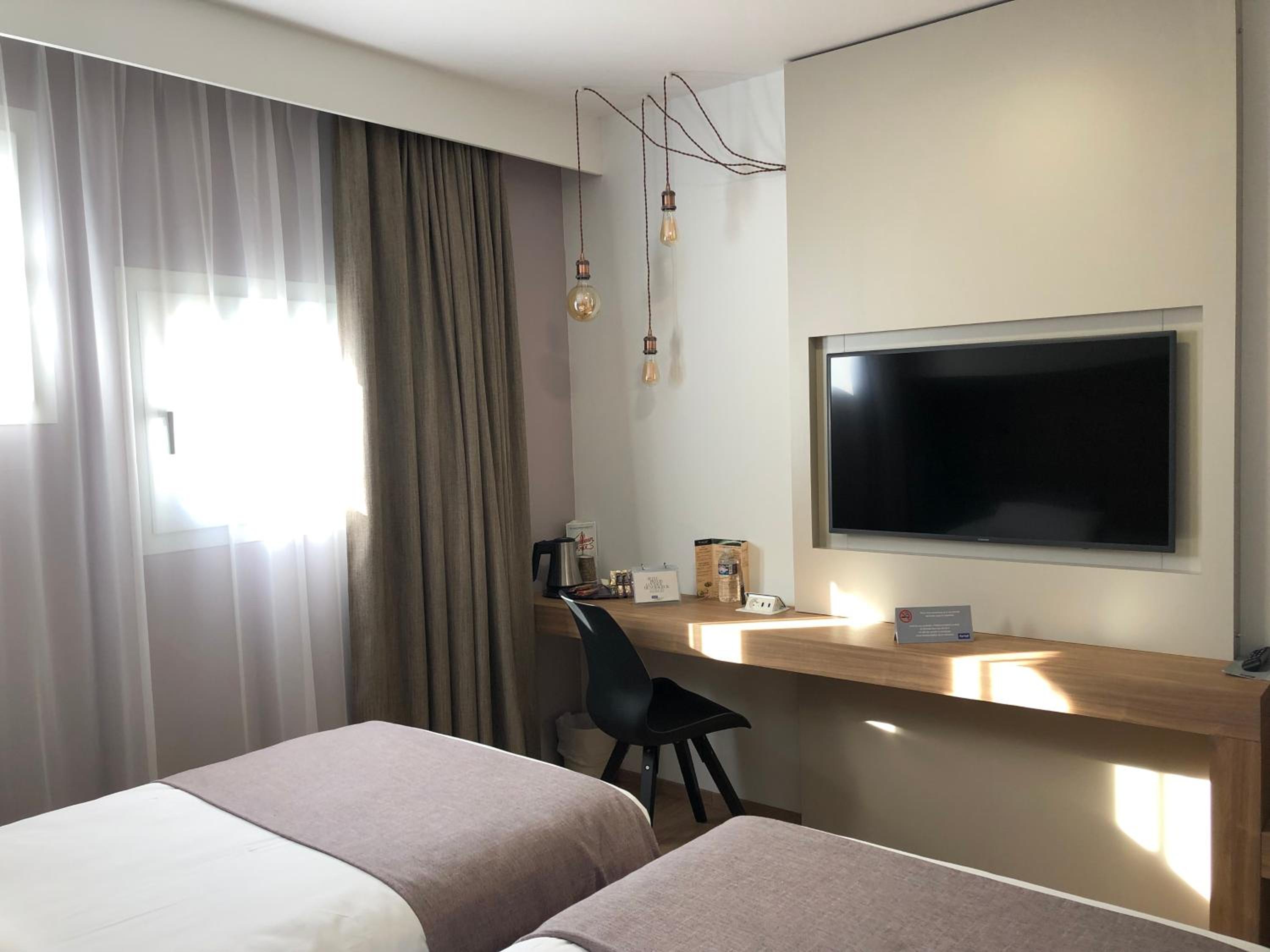 Twin Room - Photo 5