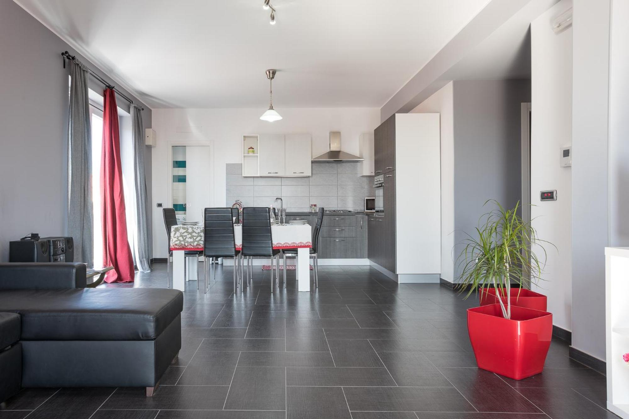 Apartment with Balcony and Sea View photo 3
